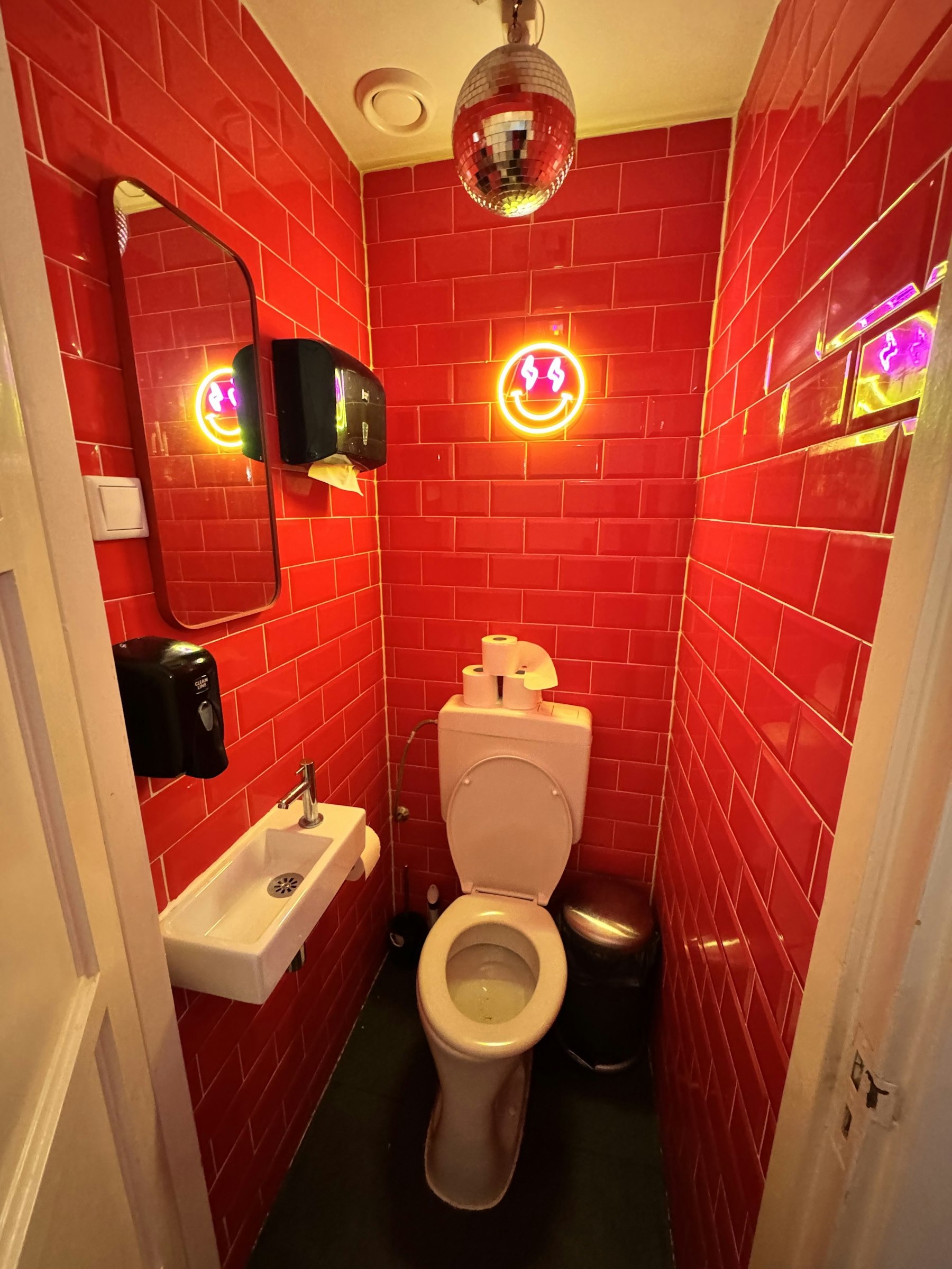 HORECALOCATIE TER OVERNAME IN ROTTERDAM KRALINGEN – WOONRUIMTE EN 45 ZITPLAATSEN — foto 13 van 13