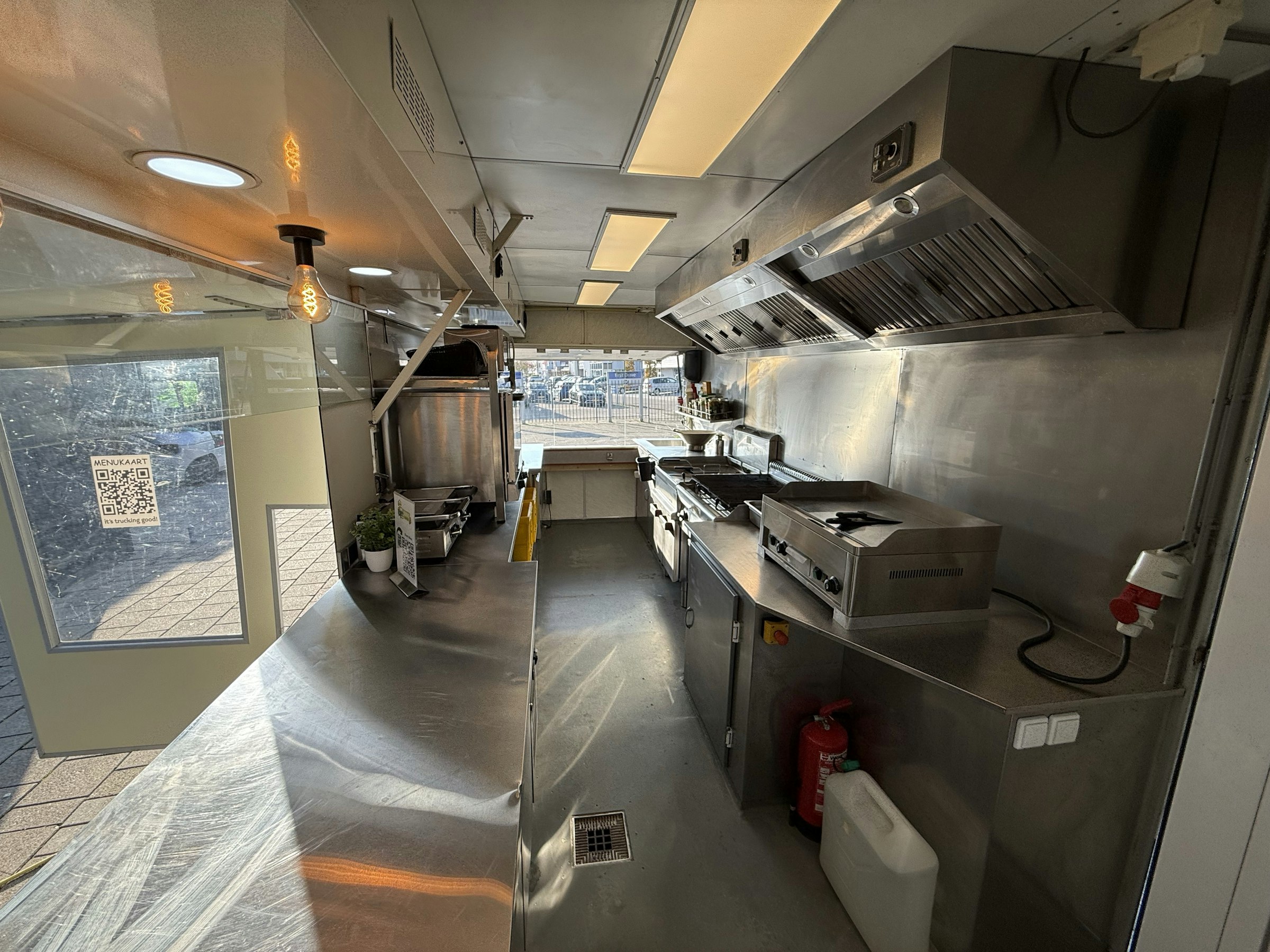 GERENOVEERDE FOODTRUCK TER OVERNAME IN HEERHUGOWAARD – FIAT DUCATO MET COMPLETE INVENTARIS — foto 4 van 13