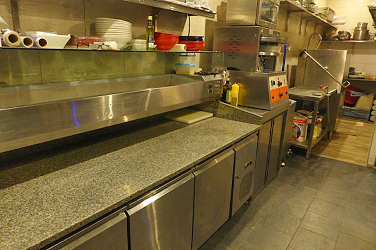ITALIAANS RESTAURANT TER OVERNAME IN VOORBURG – 60 ZITPLAATSEN EN TWEE TERRASSEN — foto 3 van 18