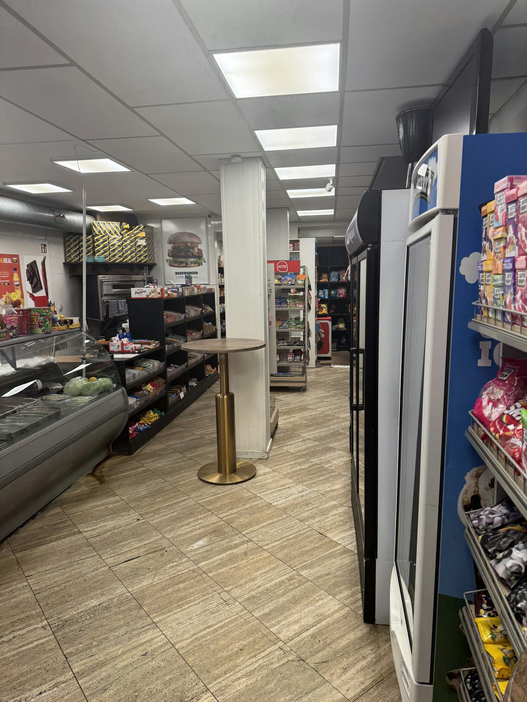 AVONDWINKEL-SNACKBAR TER OVERNAME IN AMSTERDAM – MET BOVENVERDIEPING — foto 2 van 4