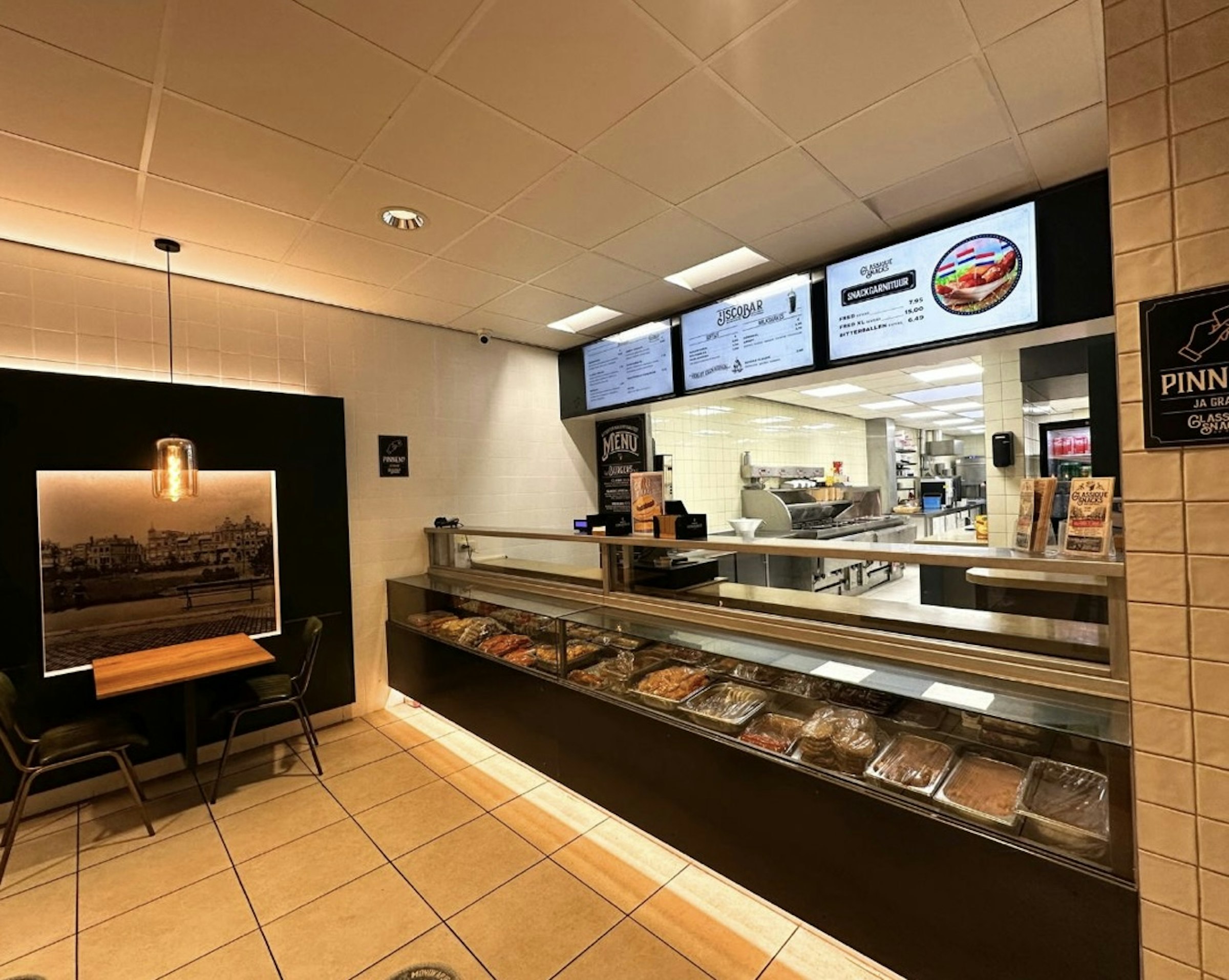 SNACKBAR & LUNCHROOM CLASSIQUE SNACKS DE FRED TER OVERNAME IN DEN HAAG – CIRCA 190 M² — foto 5 van 14
