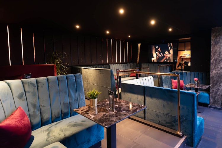 LOUNGE & DISCOTHEEK TER OVERNAME IN APELDOORN – 200 M² EN 100+ ZITPLAATSEN — foto 5 van 6