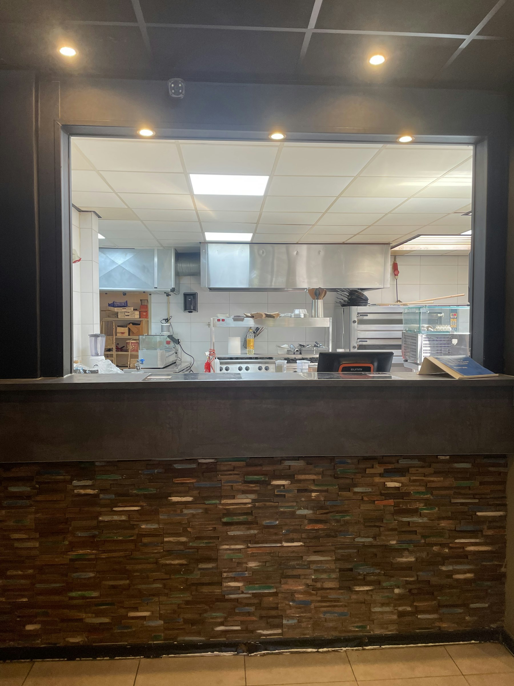 PIZZERIA & IJS SALON TER OVERNAME IN ’S-HERTOGENBOSCH – 140 M² EN COMPLETE BEZORGINFRASTRUCTUUR — foto 3 van 19