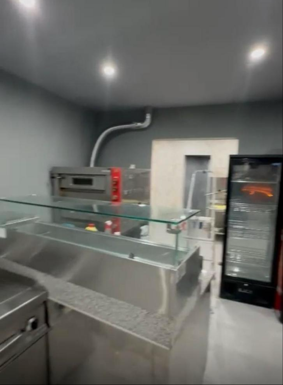 PIZZERIA TER OVERNAME IN HILVERSUM – VOLLEDIG GERENOVEERD EN DIRECT GEBRUIKSKLAAR — foto 3 van 5