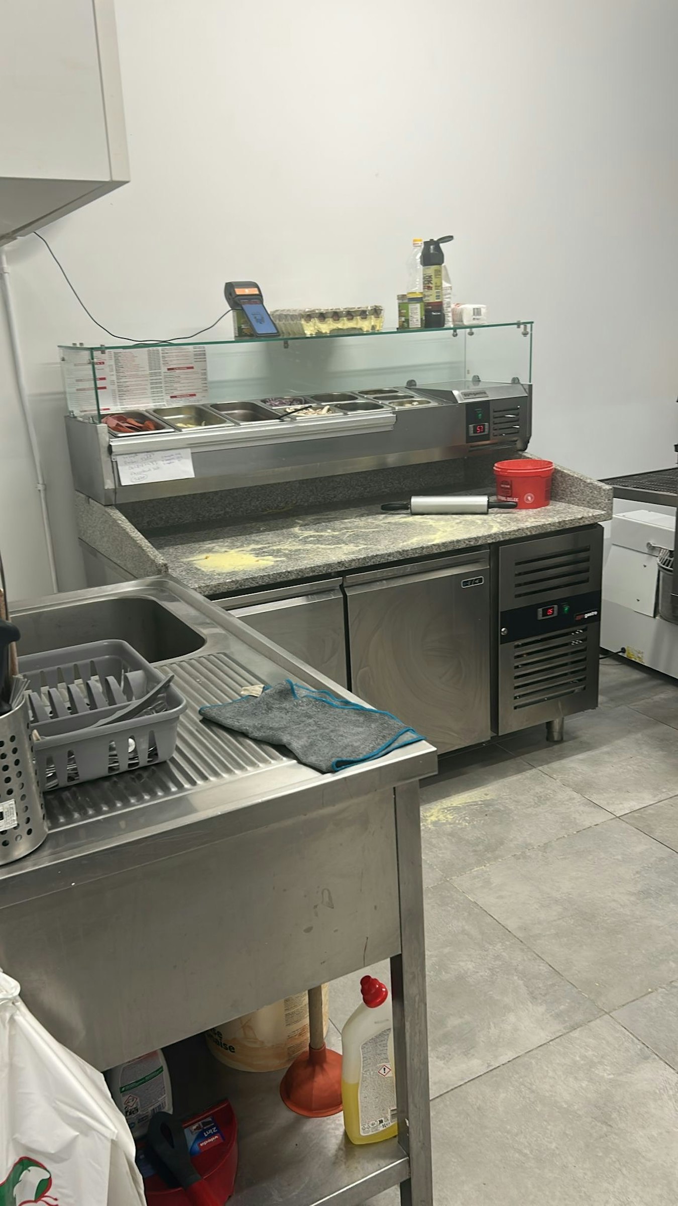 PIZZERIA TER OVERNAME IN PURMEREND – ORDERKING MET 140 M² BEDRIJFSRUIMTE — foto 9 van 12