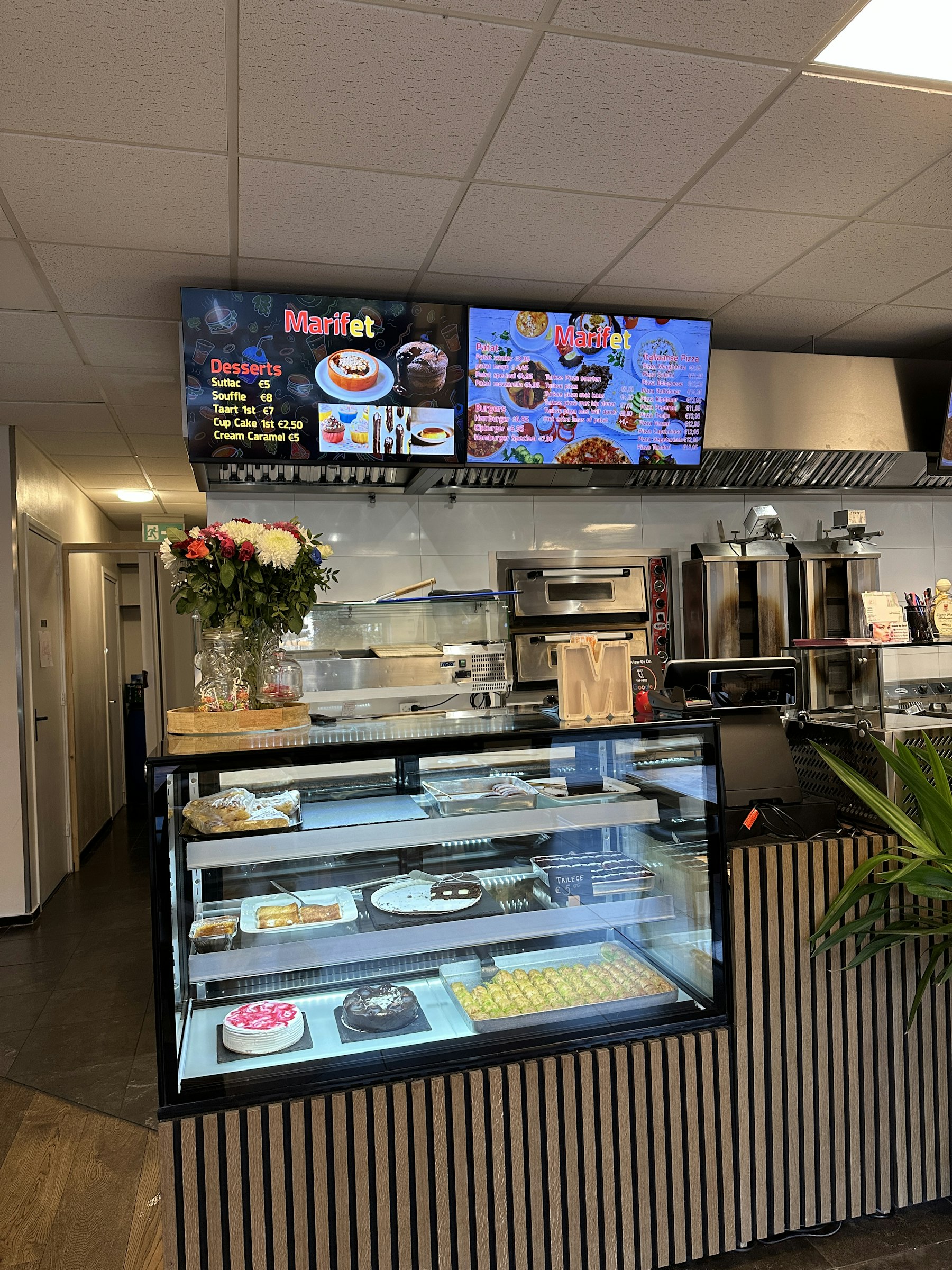 VOLLEDIG INGERICHTE HORECAZAAK TER OVERNAME IN DEN HAAG – WINKELCENTRUM LEYWEG — foto 2 van 19