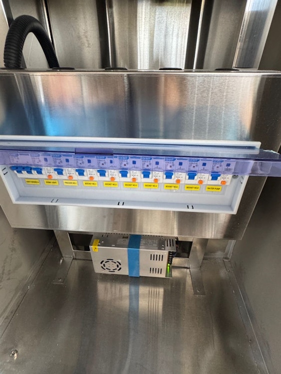 AIRSTREAM FOOD TRAILER TER OVERNAME IN WERKENDAM – NIEUW EN DIRECT INZETBAAR — foto 9 van 10