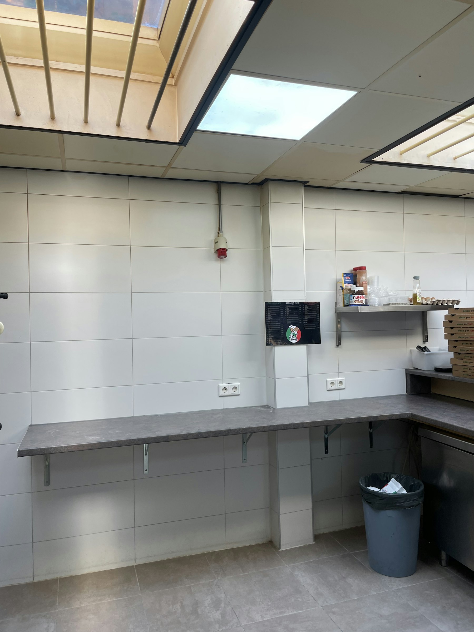 PIZZERIA & IJS SALON TER OVERNAME IN ’S-HERTOGENBOSCH – 140 M² EN COMPLETE BEZORGINFRASTRUCTUUR — foto 16 van 19