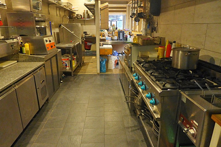 ITALIAANS RESTAURANT TER OVERNAME IN VOORBURG – 60 ZITPLAATSEN EN TWEE TERRASSEN — foto 17 van 18