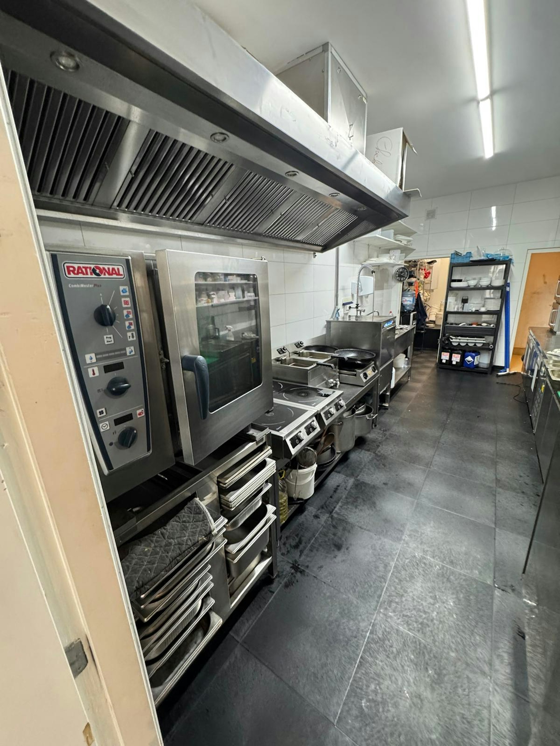 SURINAAMS RESTAURANT TER OVERNAME IN ALPHEN AAN DEN RIJN – INSTAPKLAAR — foto 11 van 12