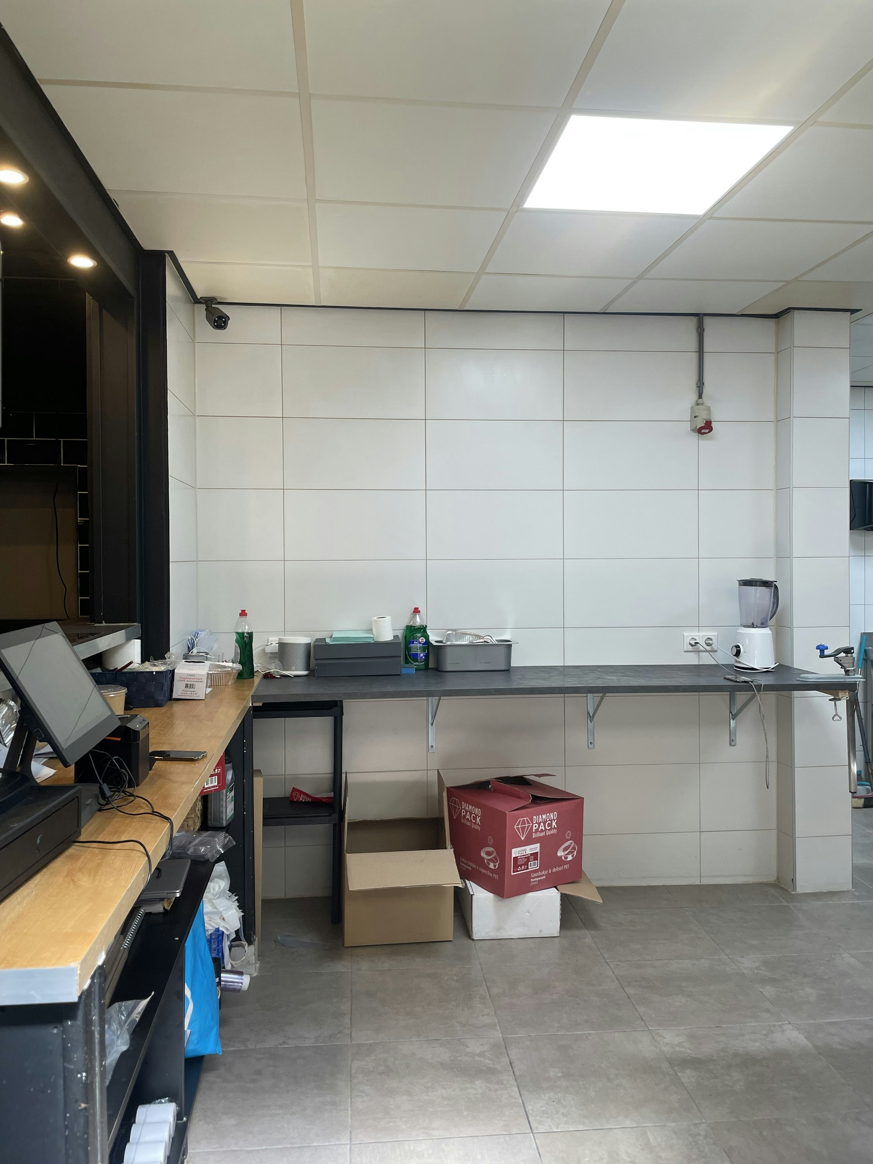 PIZZERIA & IJS SALON TER OVERNAME IN ’S-HERTOGENBOSCH – 140 M² EN COMPLETE BEZORGINFRASTRUCTUUR — foto 11 van 19