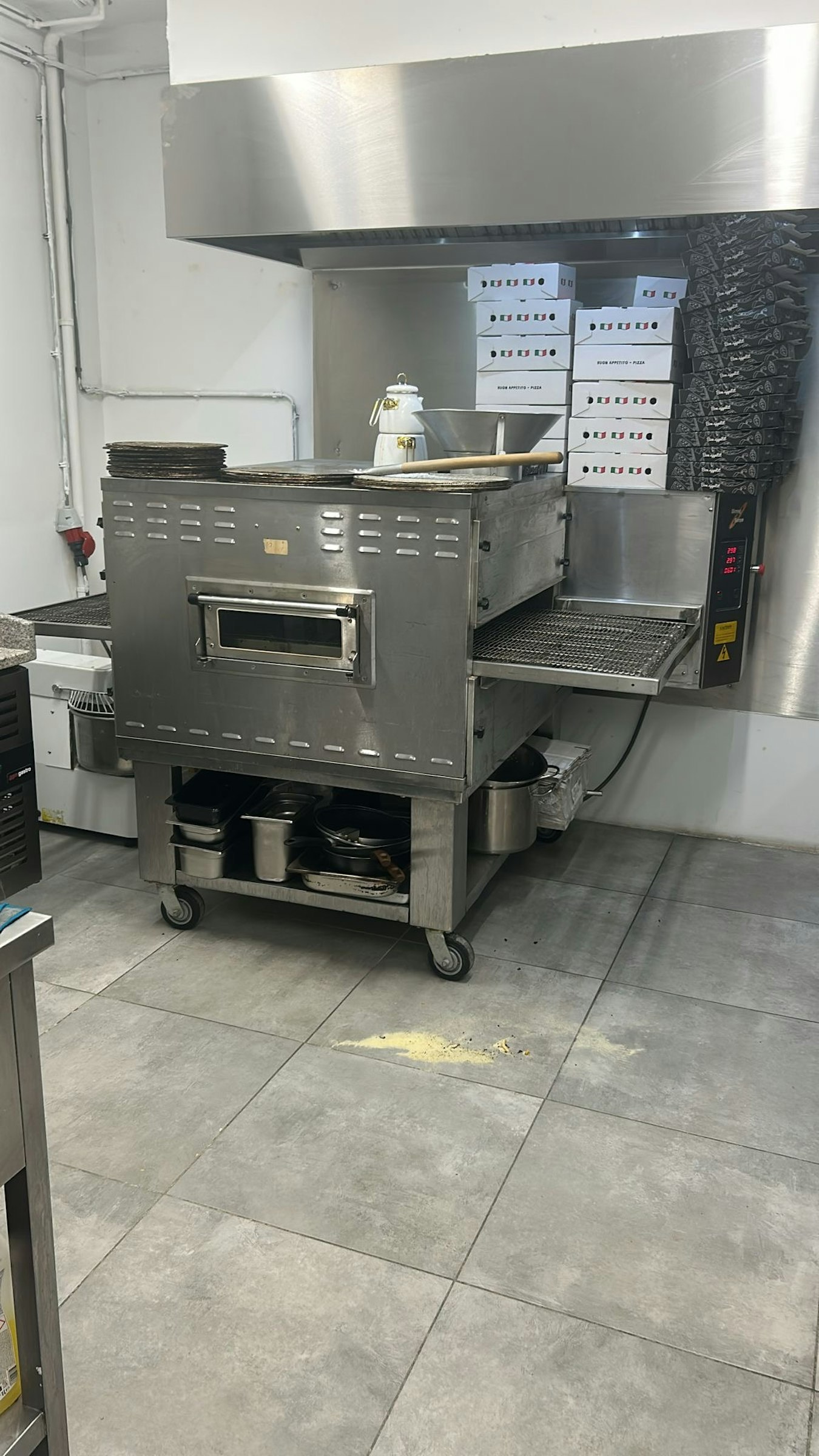 PIZZERIA TER OVERNAME IN PURMEREND – ORDERKING MET 140 M² BEDRIJFSRUIMTE — foto 10 van 12