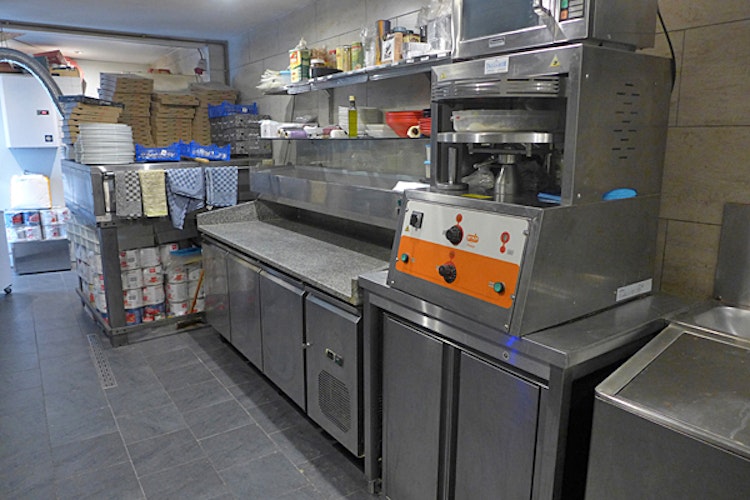 ITALIAANS RESTAURANT TER OVERNAME IN VOORBURG – 60 ZITPLAATSEN EN TWEE TERRASSEN — foto 14 van 18