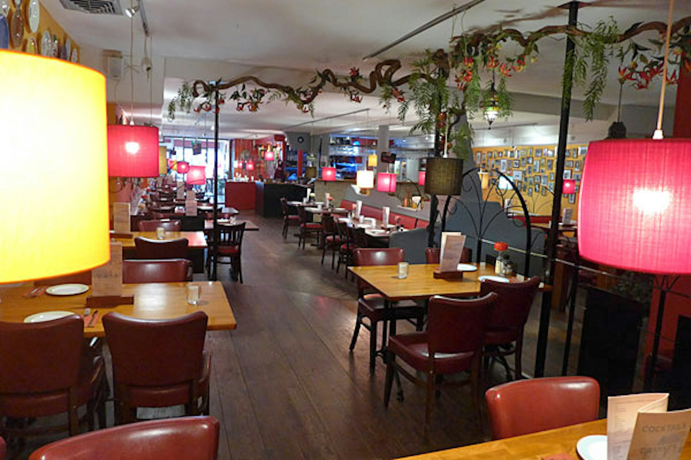 RESTAURANT TER OVERNAME IN DELFT – CIRCA 110 ZITPLAATSEN EN TERRASBOOT — foto 3 van 19