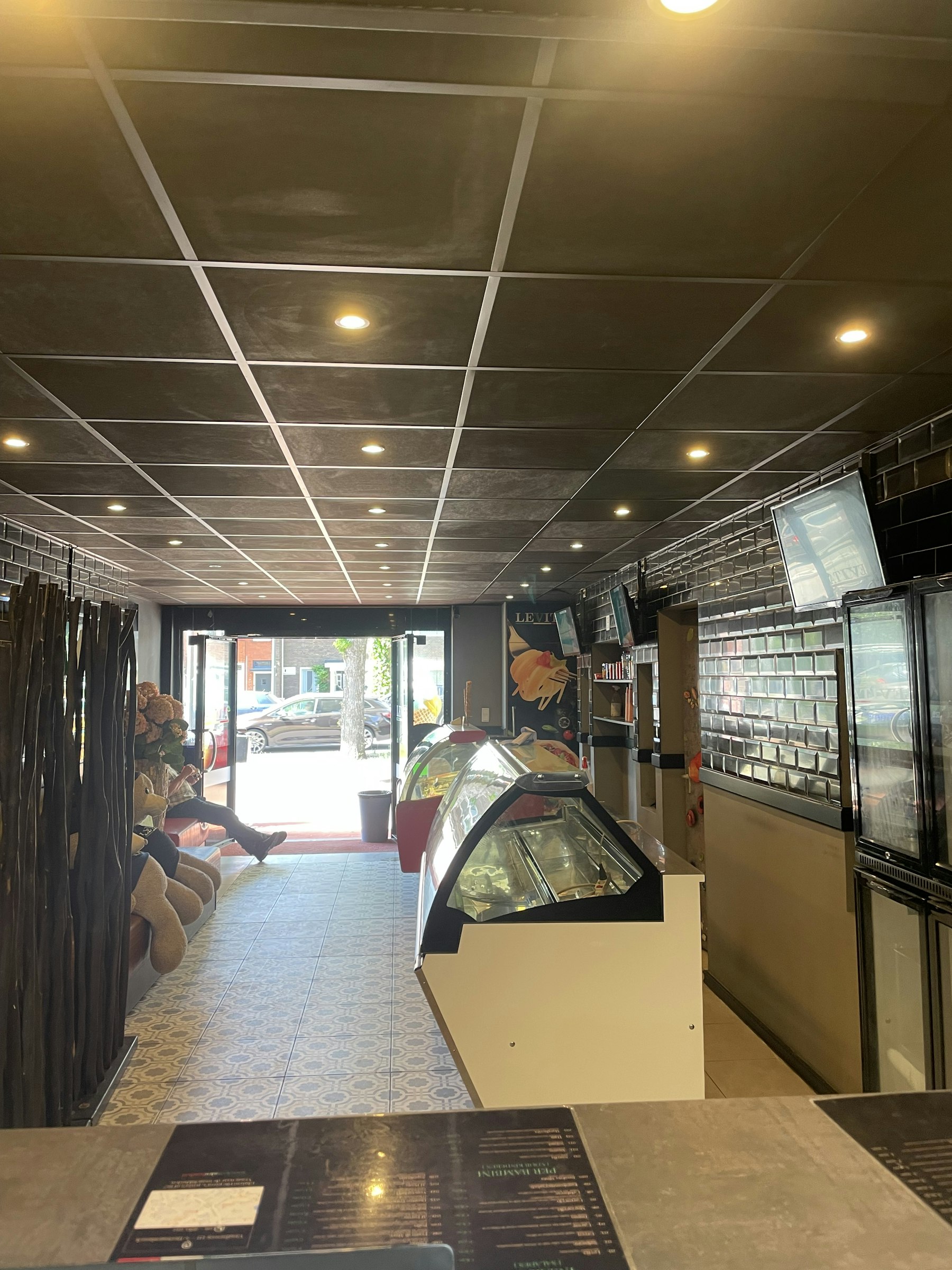 PIZZERIA & IJS SALON TER OVERNAME IN ’S-HERTOGENBOSCH – 140 M² EN COMPLETE BEZORGINFRASTRUCTUUR — foto 4 van 19
