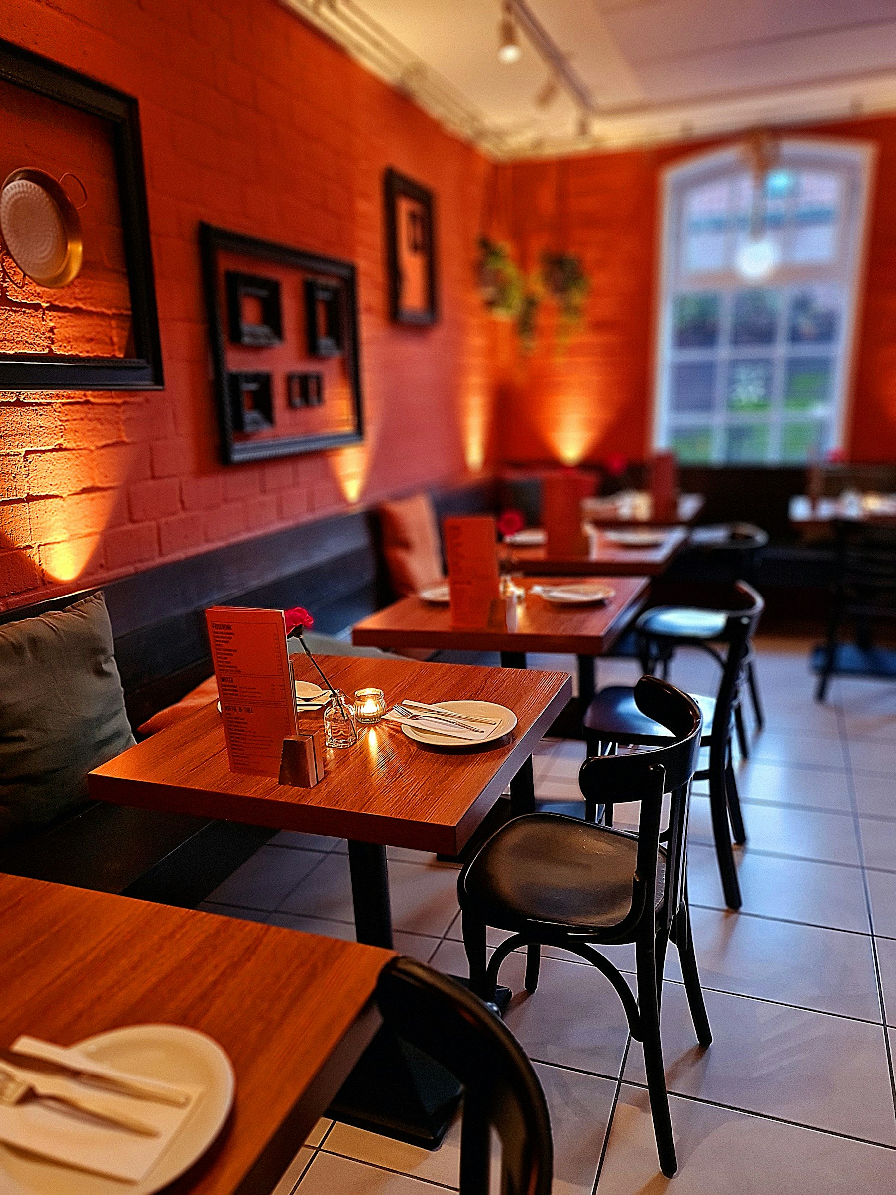 RESTOBAR / RESTAURANT TER OVERNAME IN IJSSELSTEIN – TERRAS MET 45 ZITPLAATSEN — foto 2 van 5