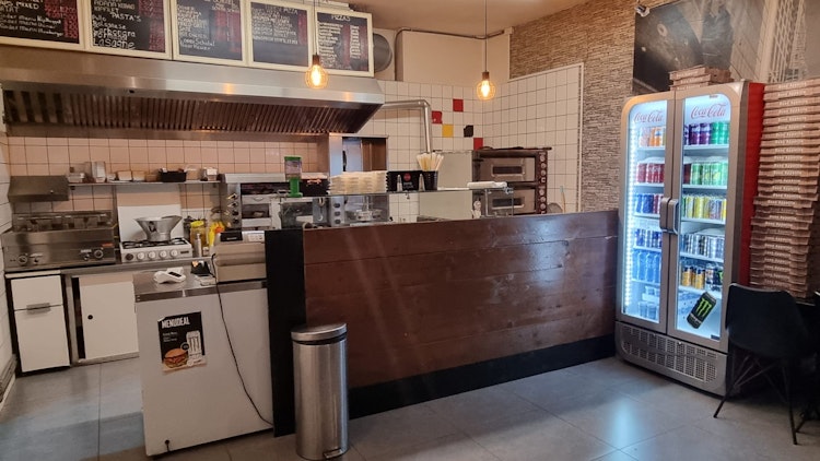 PIZZERIA TER OVERNAME IN ROTTERDAM – AFHAAL, BEZORGING EN RESTAURANT — foto 2 van 10