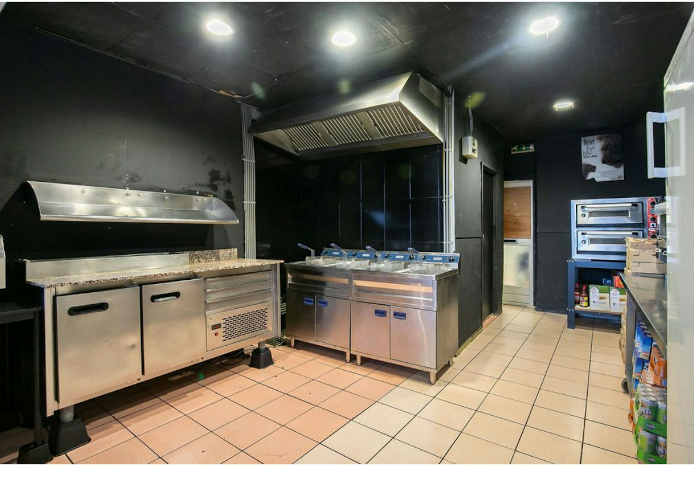 CHICKEN IN TOWN TER OVERNAME IN HARMELEN – AFHAAL- EN BEZORGCONCEPT — foto 3 van 3