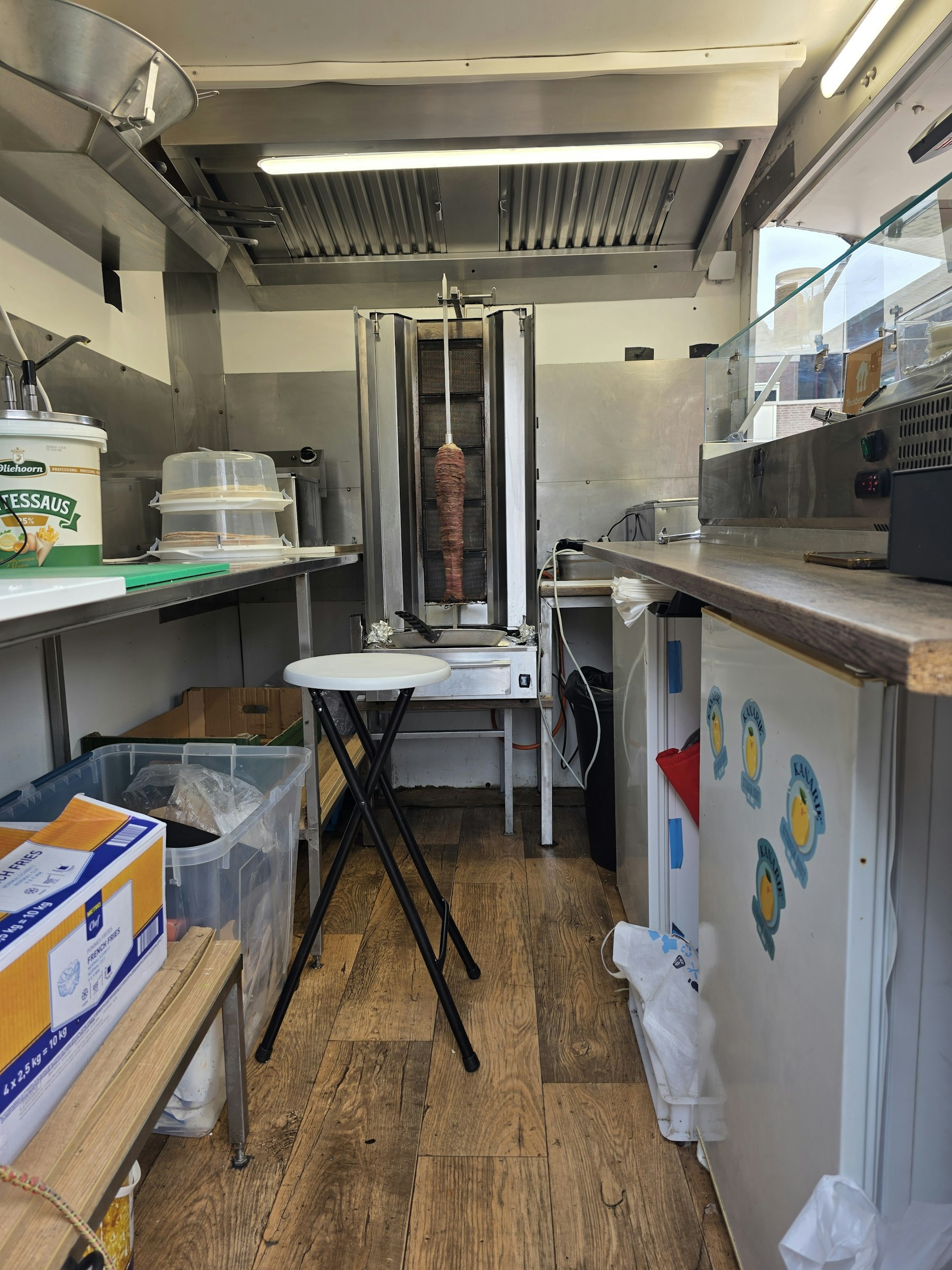 FOODTRUCK MET DÖNER & SNACKS TER OVERNAME IN WESTERVOORT – ACTIEVE AFHAAL- EN BEZORGSERVICE — foto 2 van 3
