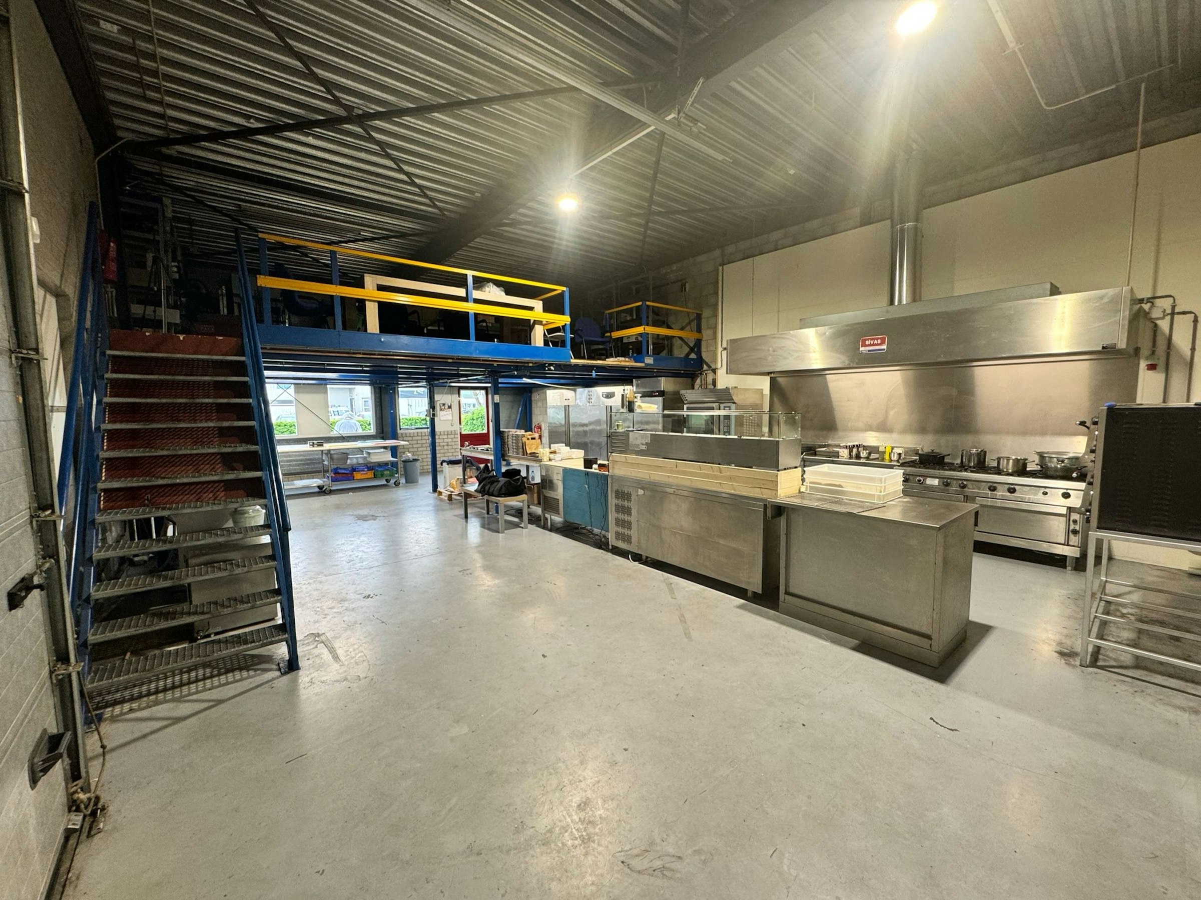 ITALIAANS AFHAAL- & BEZORGRESTAURANT TER OVERNAME IN VEENENDAAL – 156 M² EN INSTAPKLAAR — foto 3 van 30