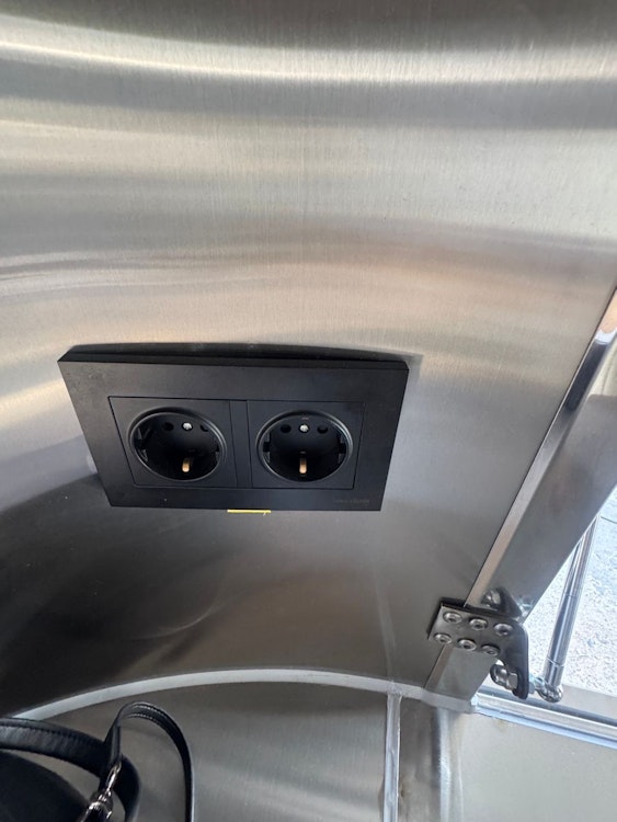 AIRSTREAM FOOD TRAILER TER OVERNAME IN WERKENDAM – NIEUW EN DIRECT INZETBAAR — foto 4 van 10