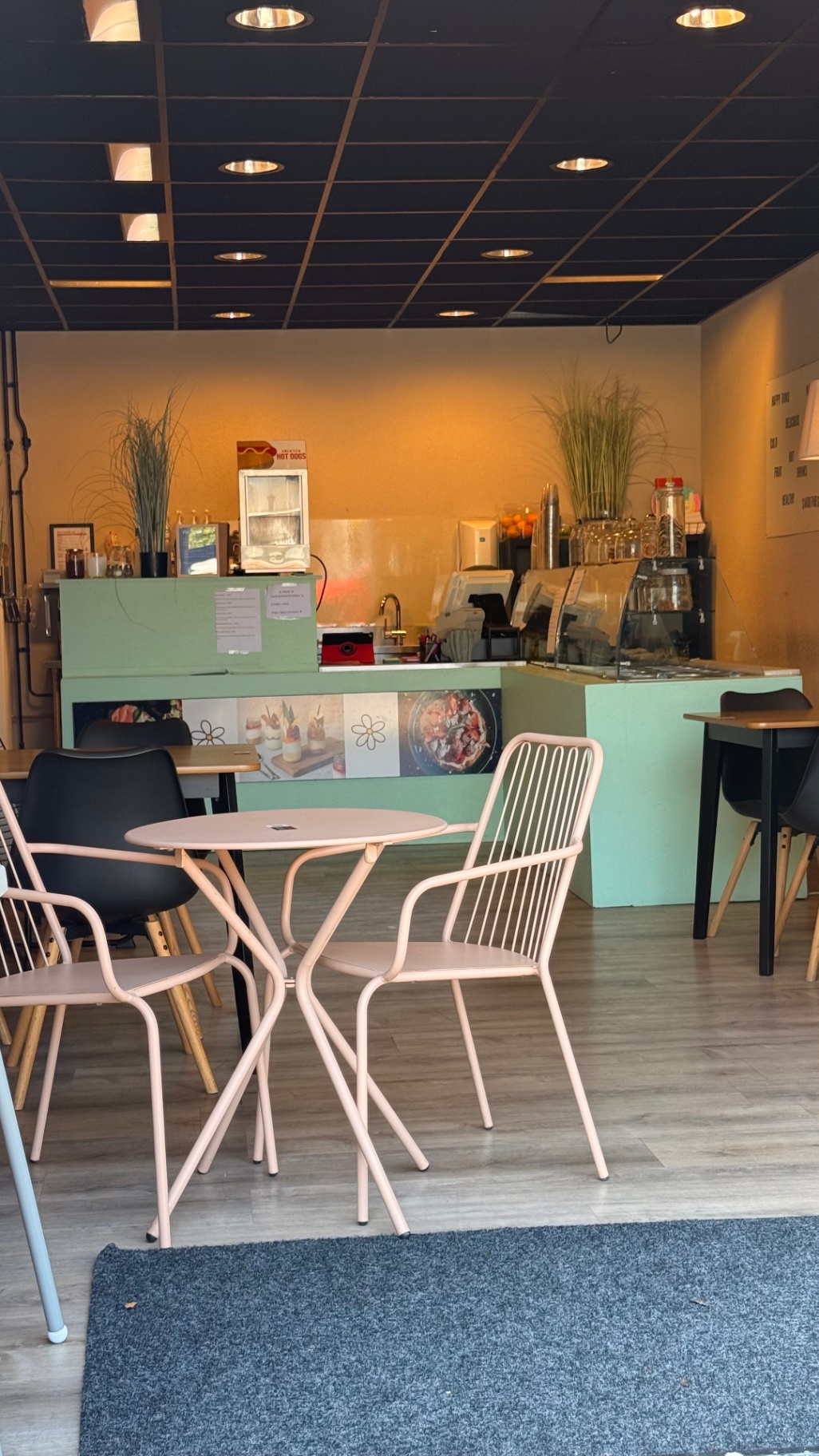 HEALTHY FOODCONCEPT TER OVERNAME IN HELLEVOETSLUIS – VOLLEDIG INGERICHT EN MET VASTE KLANTENKRING — foto 7 van 15