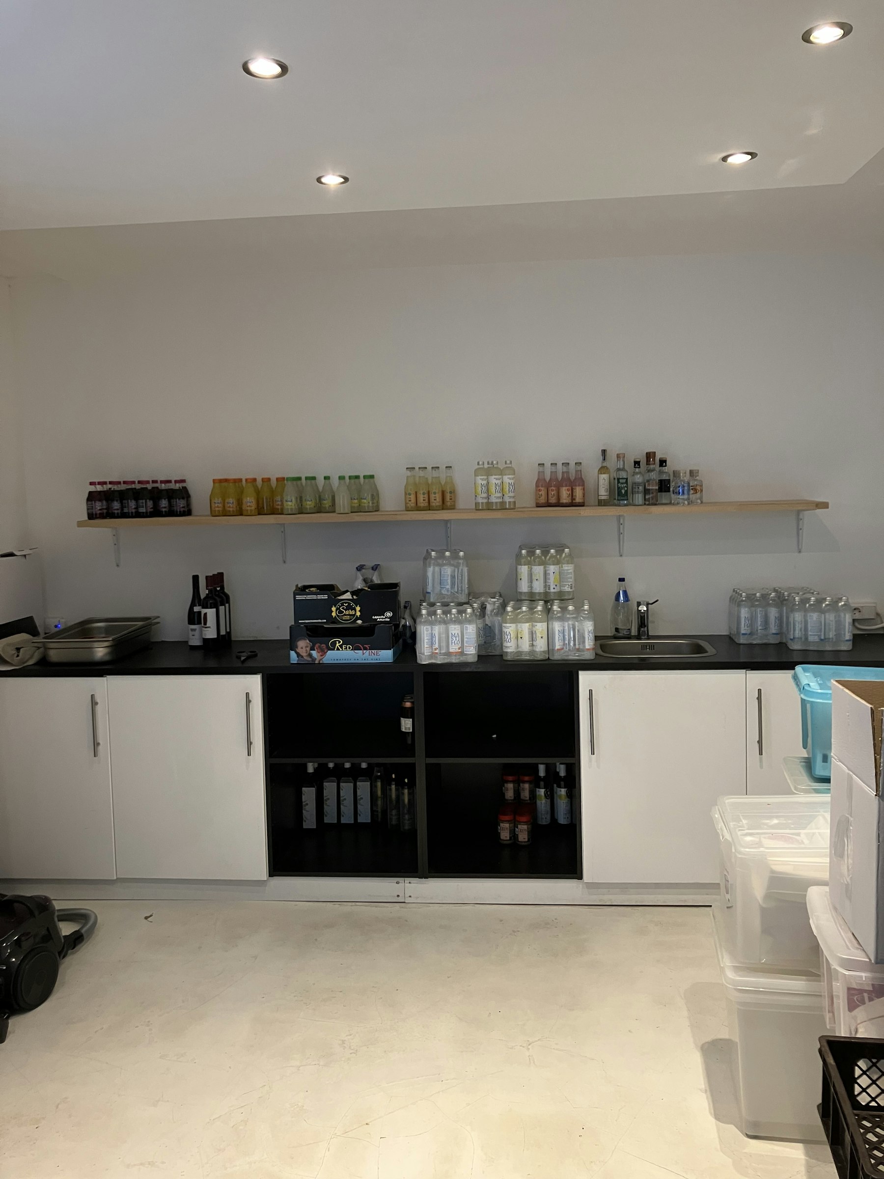 LUNCHROOM TER OVERNAME IN DEN HAAG – 180 M², 30 ZITPLAATSEN EN TERRAS — foto 17 van 21