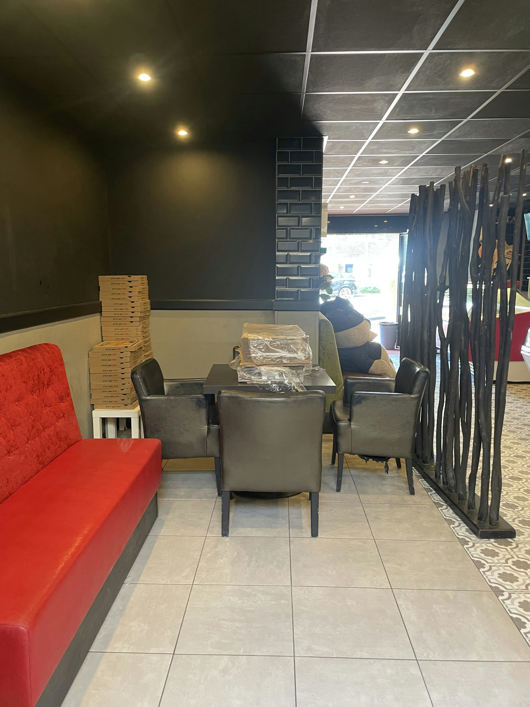 PIZZERIA & IJS SALON TER OVERNAME IN ’S-HERTOGENBOSCH – 140 M² EN COMPLETE BEZORGINFRASTRUCTUUR — foto 8 van 19