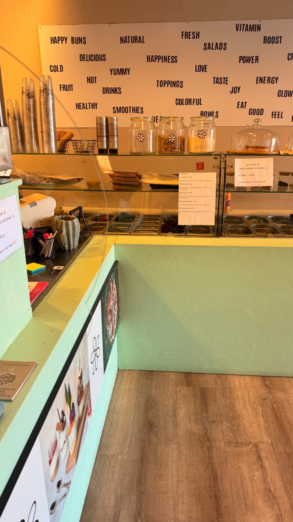 HEALTHY FOODCONCEPT TER OVERNAME IN HELLEVOETSLUIS – VOLLEDIG INGERICHT EN MET VASTE KLANTENKRING — foto 2 van 15