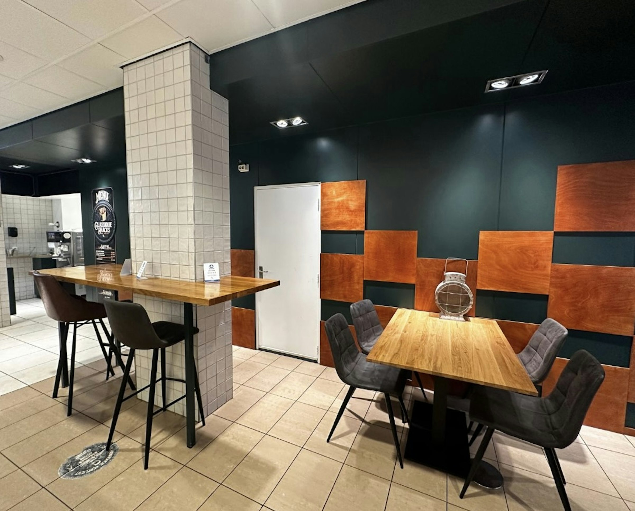 SNACKBAR & LUNCHROOM CLASSIQUE SNACKS DE FRED TER OVERNAME IN DEN HAAG – CIRCA 190 M² — foto 6 van 14