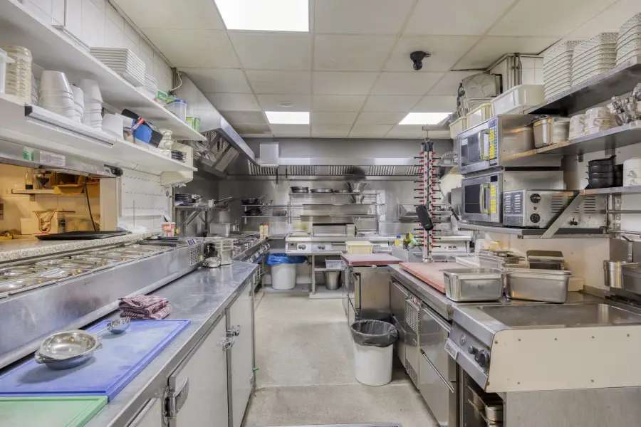 VISRESTAURANT TER OVERNAME IN NOORDWIJK – BOULEVARDLOCATIE — foto 8 van 11