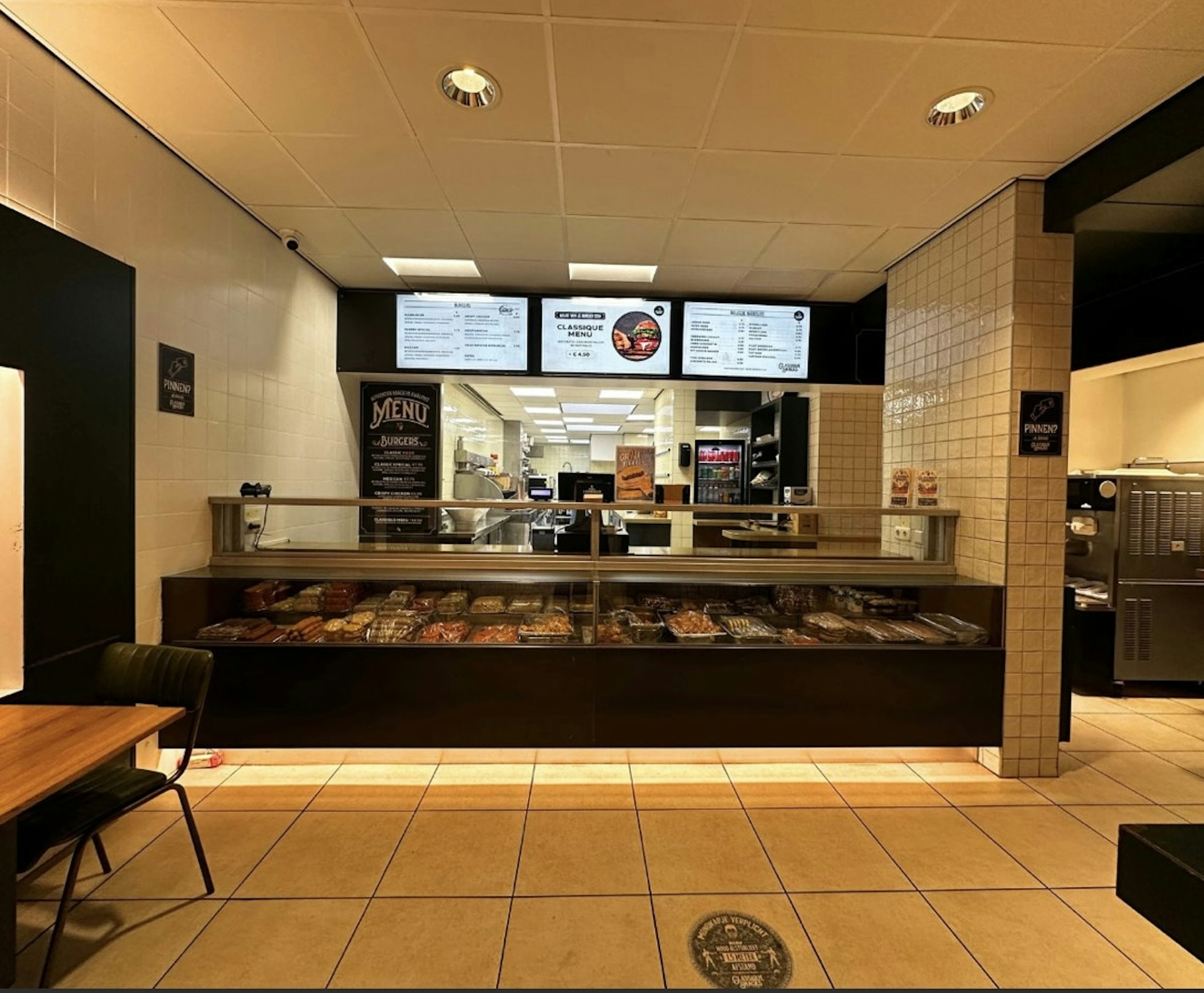 SNACKBAR & LUNCHROOM CLASSIQUE SNACKS DE FRED TER OVERNAME IN DEN HAAG – CIRCA 190 M² — foto 4 van 14