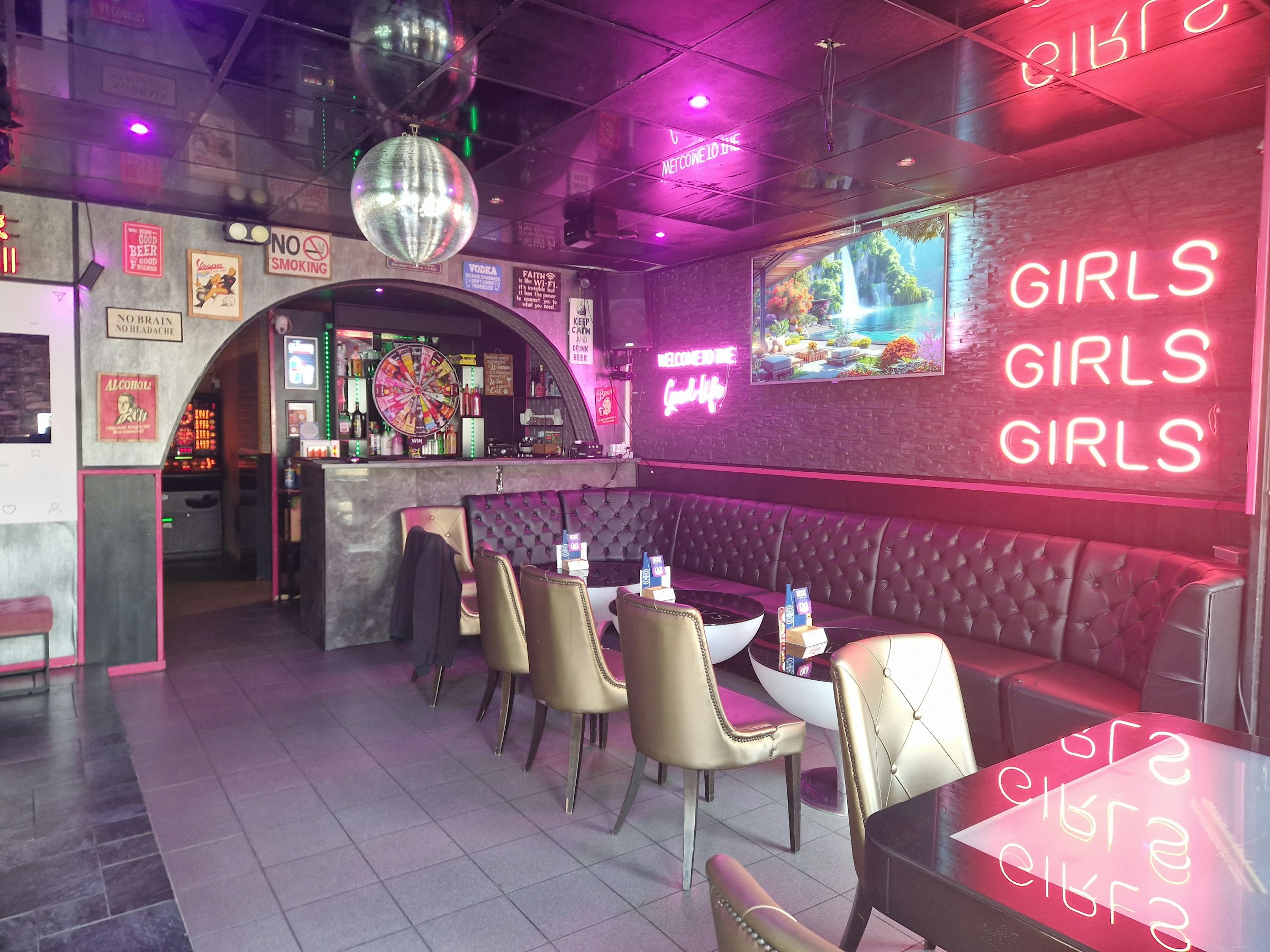 COCKTAILBAR TER OVERNAME IN DRACHTEN – 120 M² MET TERRAS EN VERGUNNINGEN — foto 3 van 7