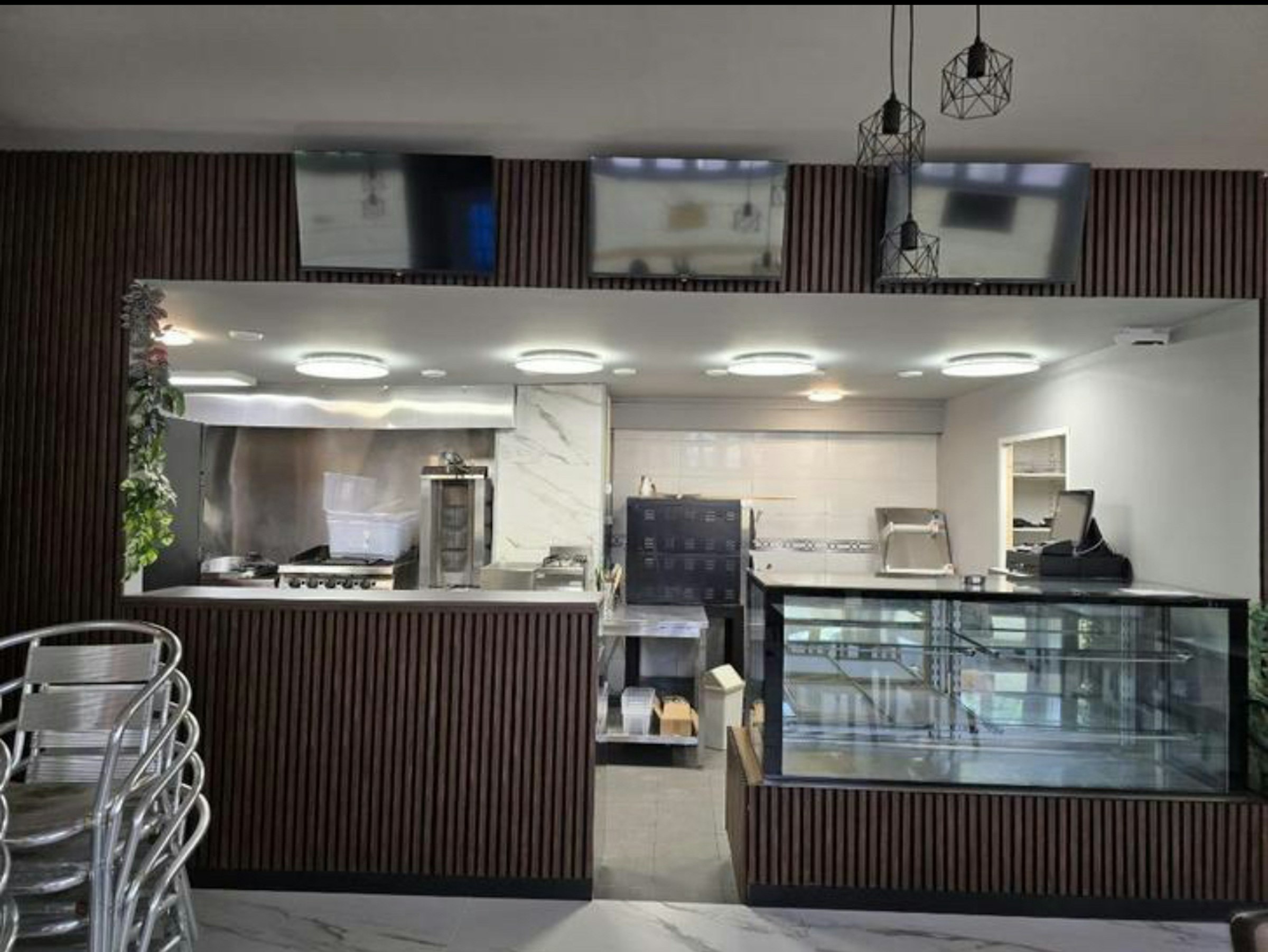 RESTAURANT TER OVERNAME IN HILLEGOM – INSTAPKLAAR EN CENTRAAL GELEGEN — foto 7 van 11