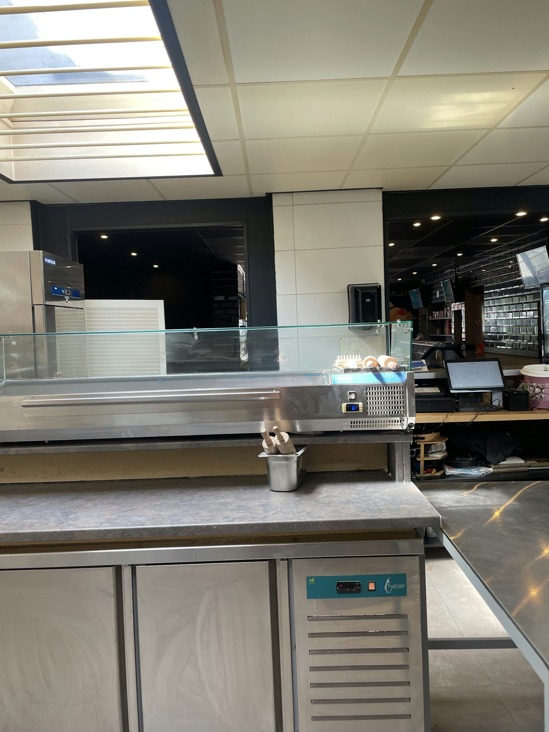 PIZZERIA & IJS SALON TER OVERNAME IN ’S-HERTOGENBOSCH – 140 M² EN COMPLETE BEZORGINFRASTRUCTUUR — foto 13 van 19