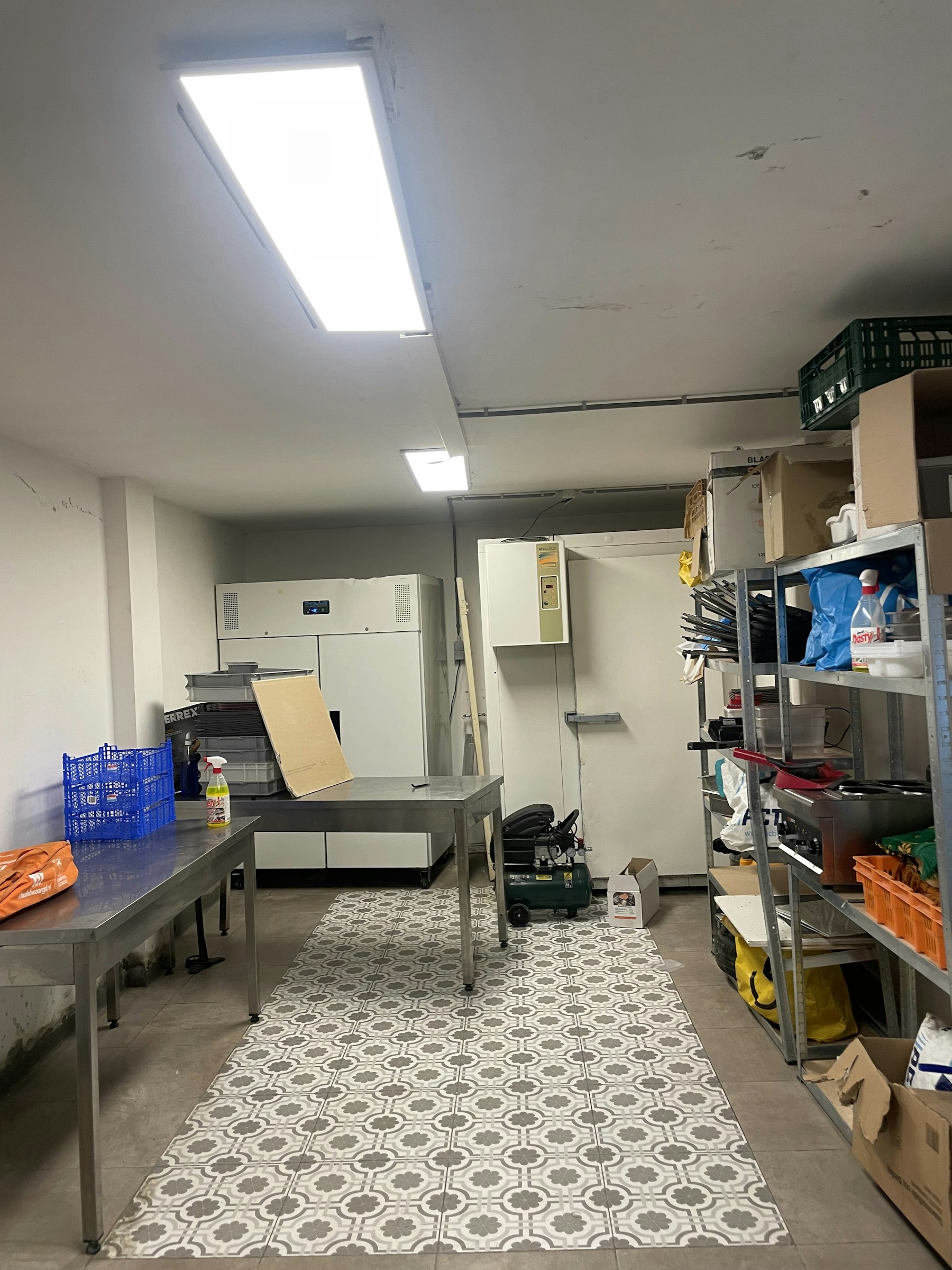 PIZZERIA & IJS SALON TER OVERNAME IN ’S-HERTOGENBOSCH – 140 M² EN COMPLETE BEZORGINFRASTRUCTUUR — foto 19 van 19