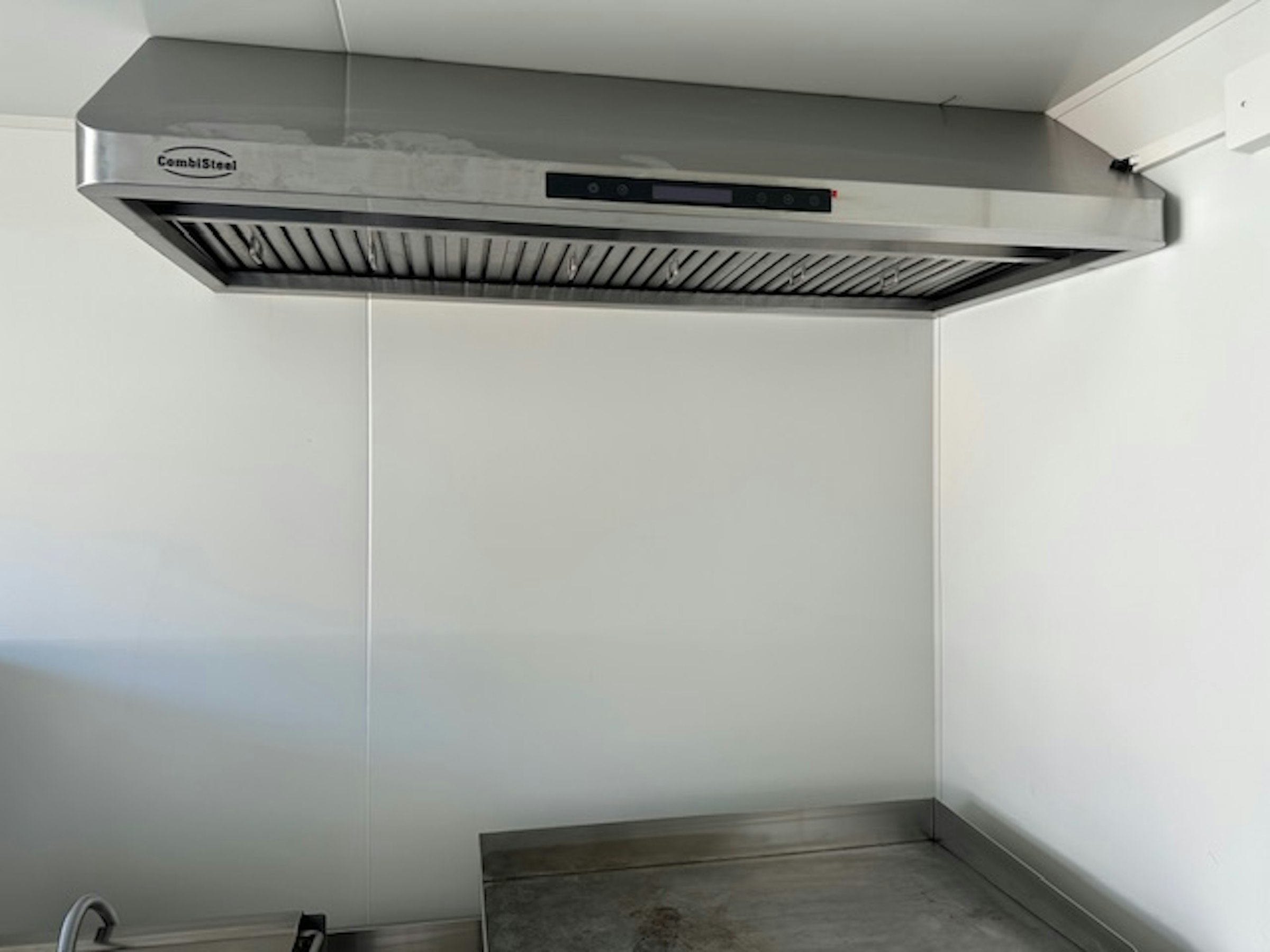 BIJNA NIEUWE FOODTRUCK TER OVERNAME IN NIJMEGEN – BOUWJAAR 2024 — foto 7 van 14