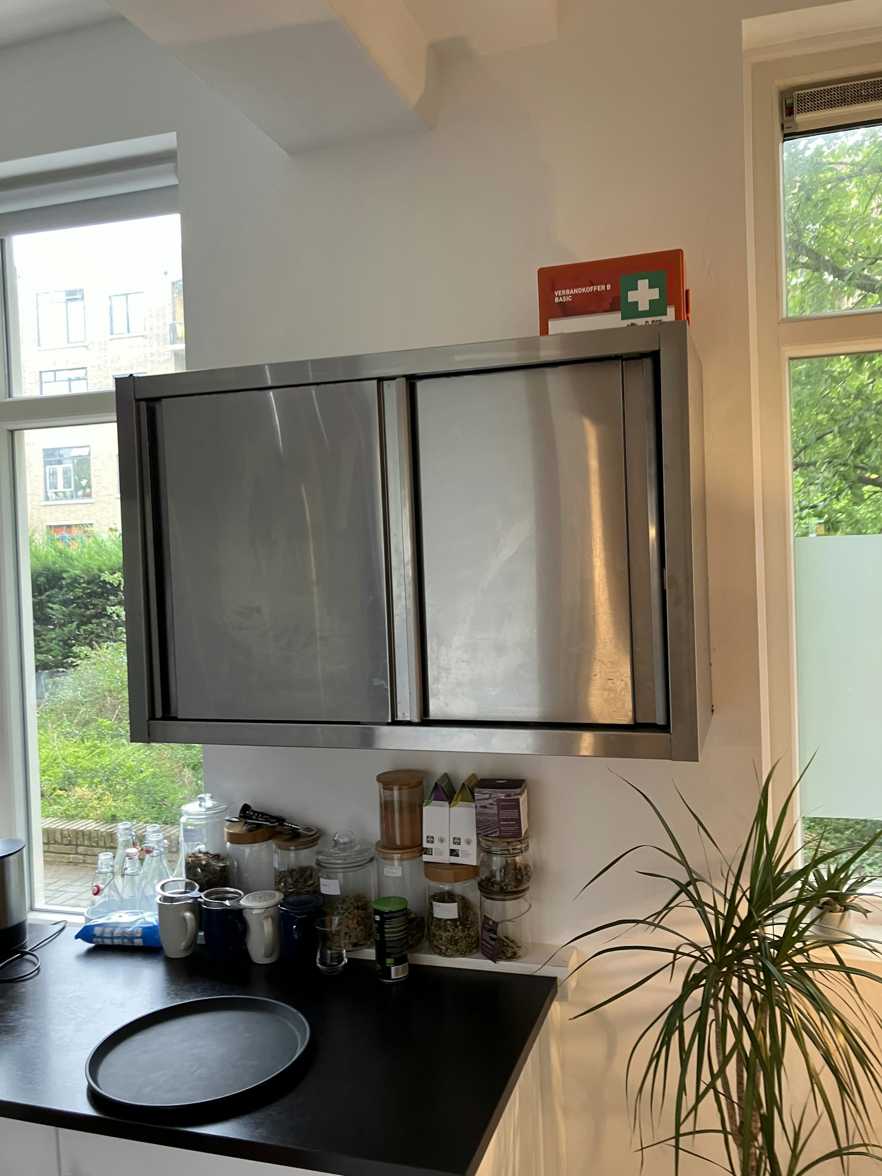 LUNCHROOM TER OVERNAME IN DEN HAAG – 180 M², 30 ZITPLAATSEN EN TERRAS — foto 14 van 21