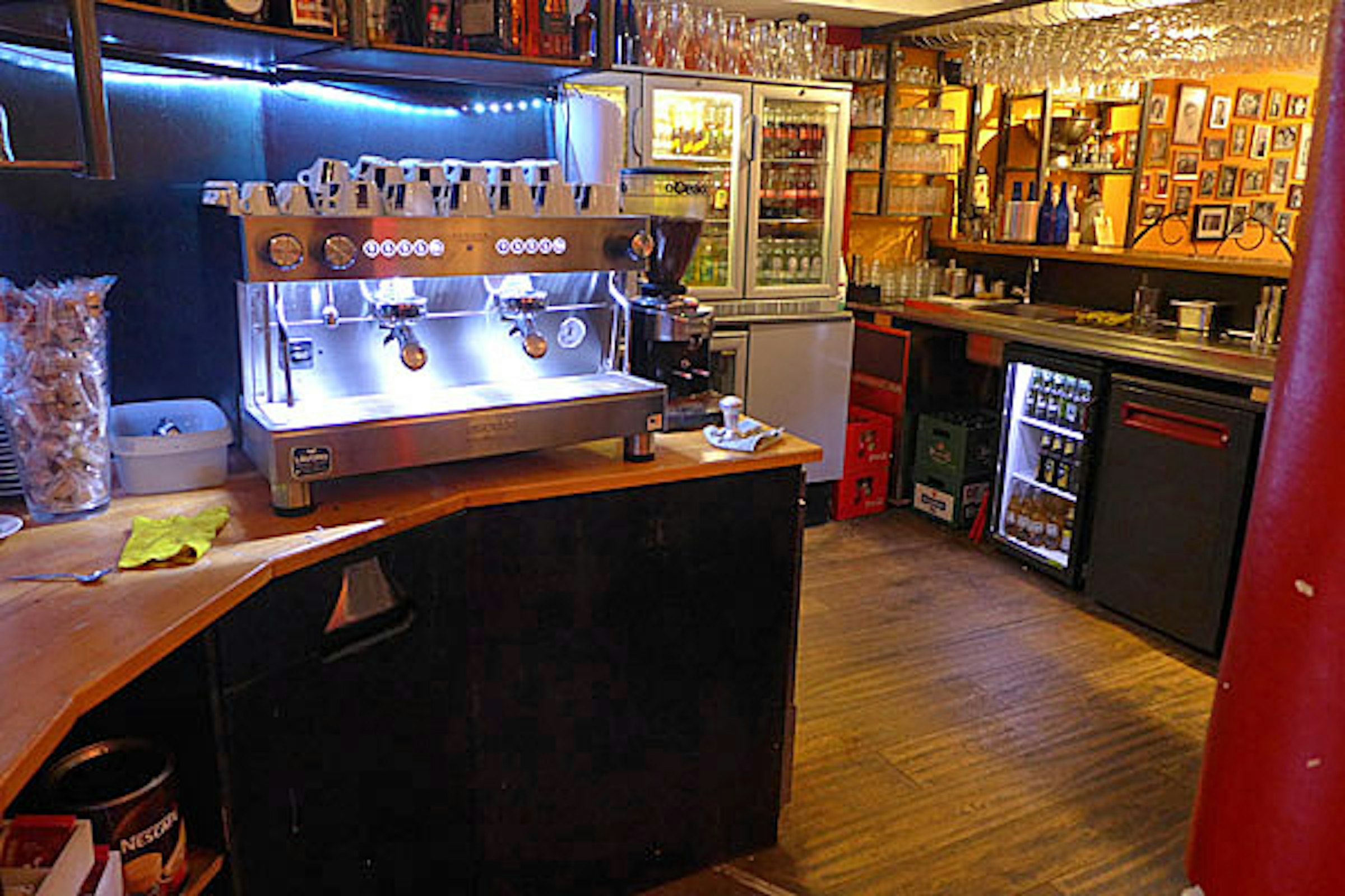 RESTAURANT TER OVERNAME IN DELFT – CIRCA 110 ZITPLAATSEN EN TERRASBOOT — foto 11 van 19