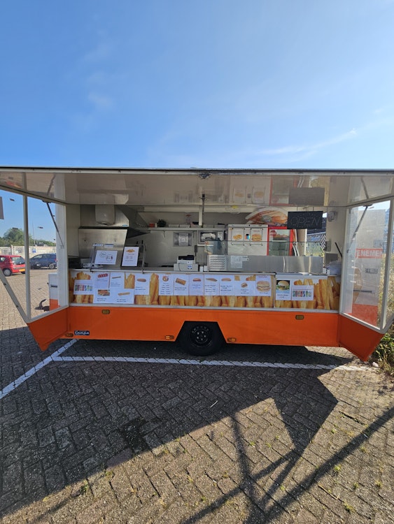 PROFESSIONELE FOODTRUCK TER OVERNAME IN ROTTERDAM – COMPLEET INGERICHT — foto 2 van 7