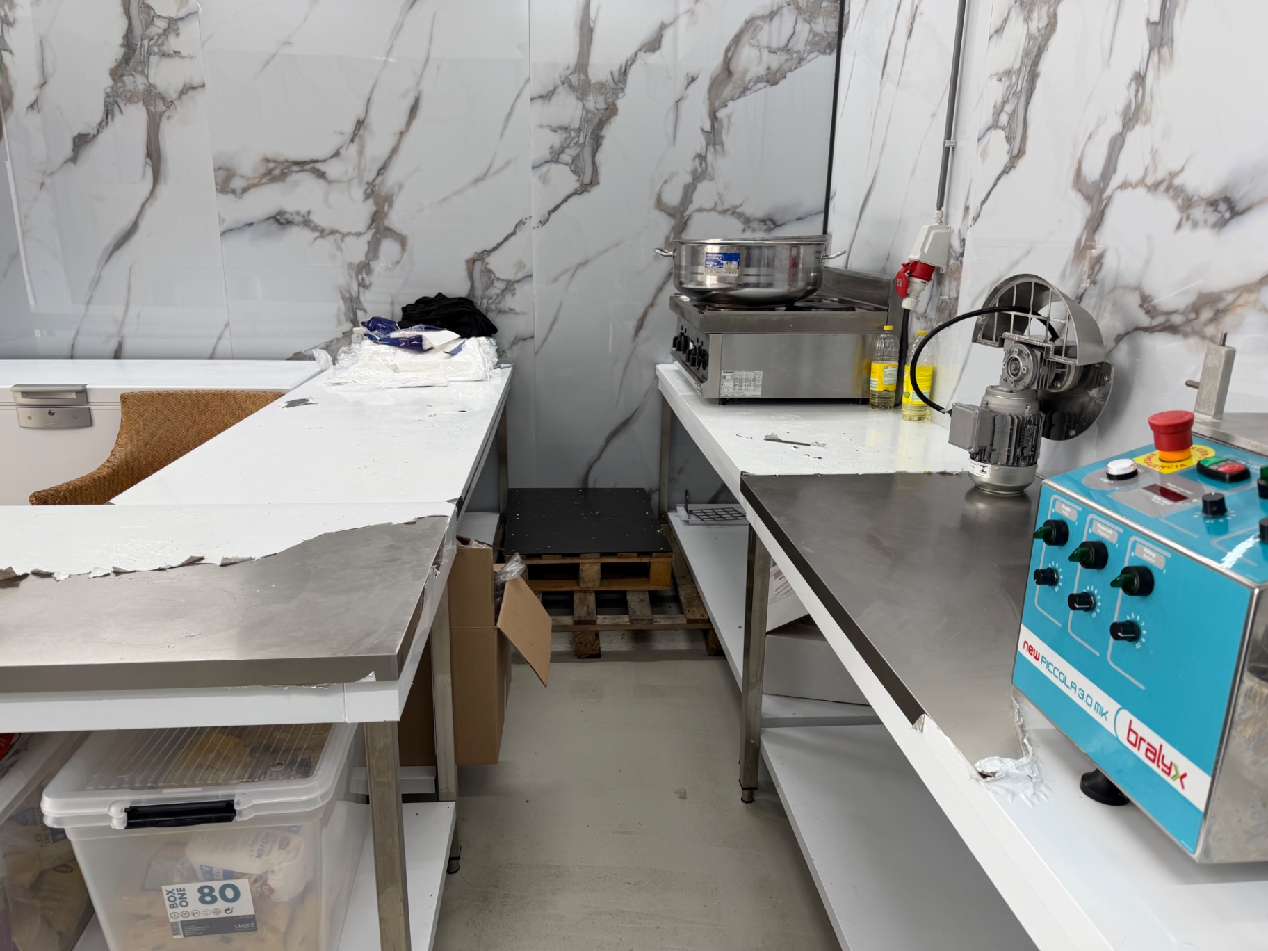 CATERINGLOCATIE TER OVERNAME IN ALMERE – 90 M² EN €35.000 OVERNAMEPRIJS — foto 5 van 14