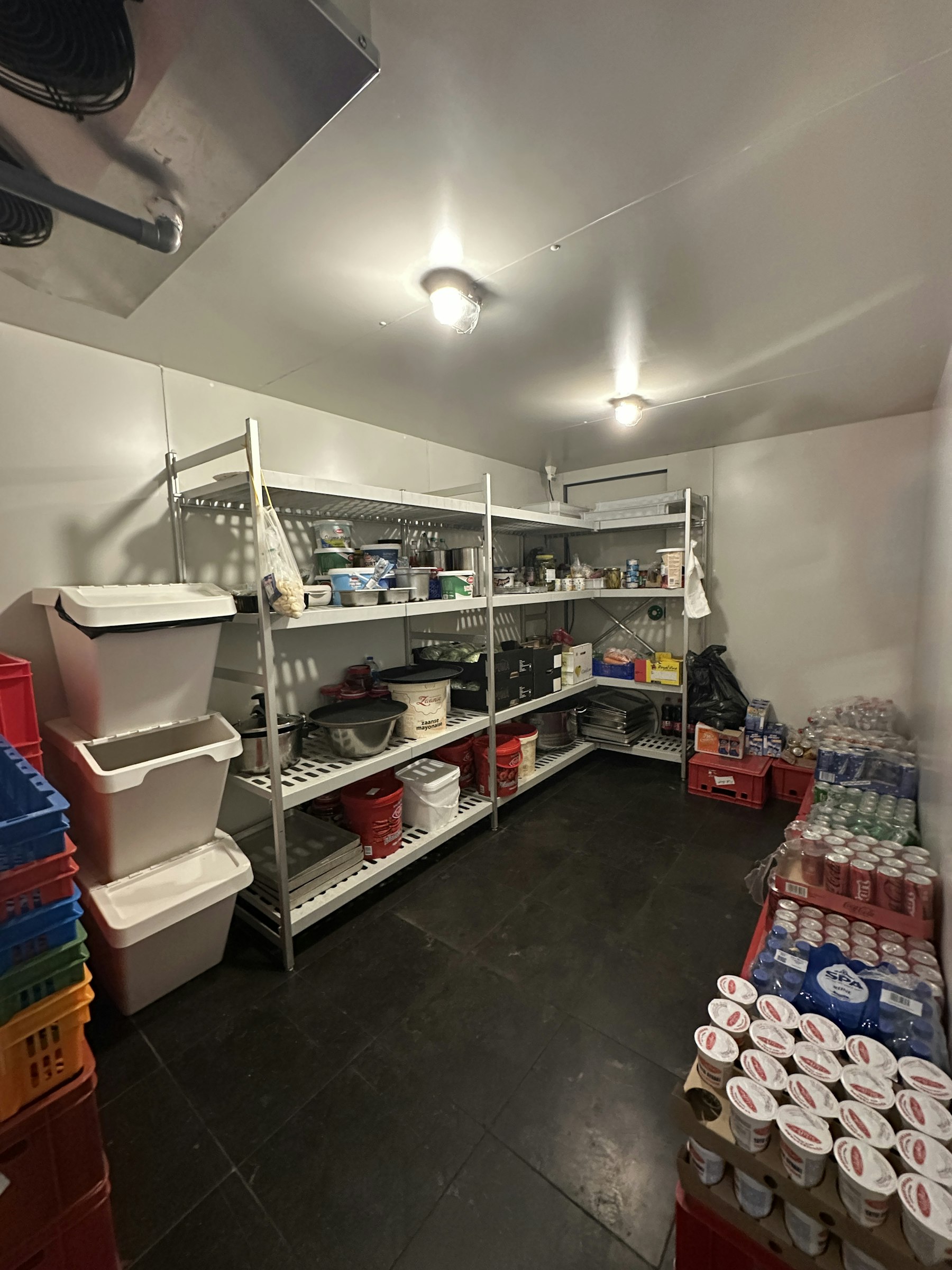 VOLLEDIG INGERICHTE HORECAZAAK TER OVERNAME IN DEN HAAG – WINKELCENTRUM LEYWEG — foto 16 van 19