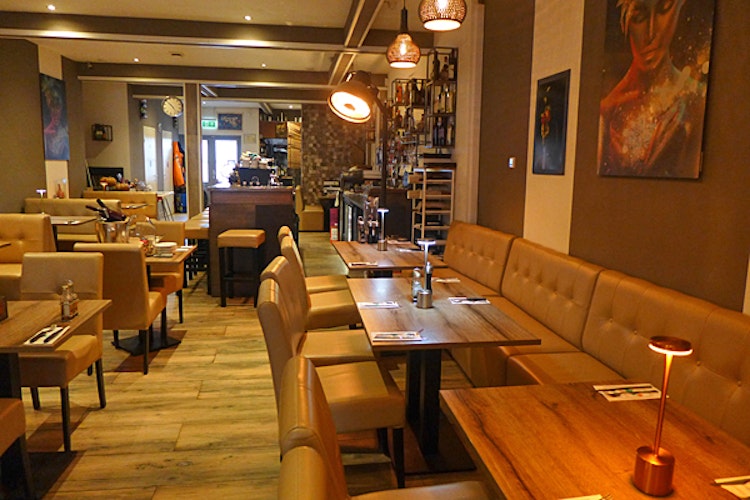 ITALIAANS RESTAURANT TER OVERNAME IN VOORBURG – 60 ZITPLAATSEN EN TWEE TERRASSEN — foto 10 van 18