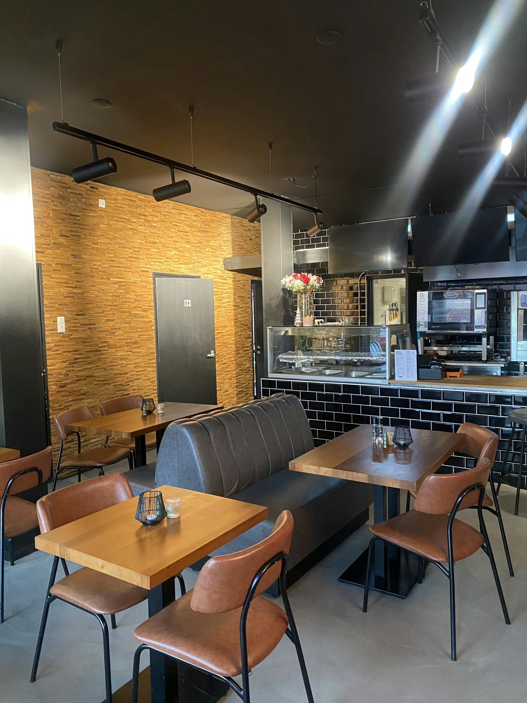 HORECARUIMTE MET COMPLETE INVENTARIS TER OVERNAME IN EINDHOVEN – 70 M² — foto 4 van 7