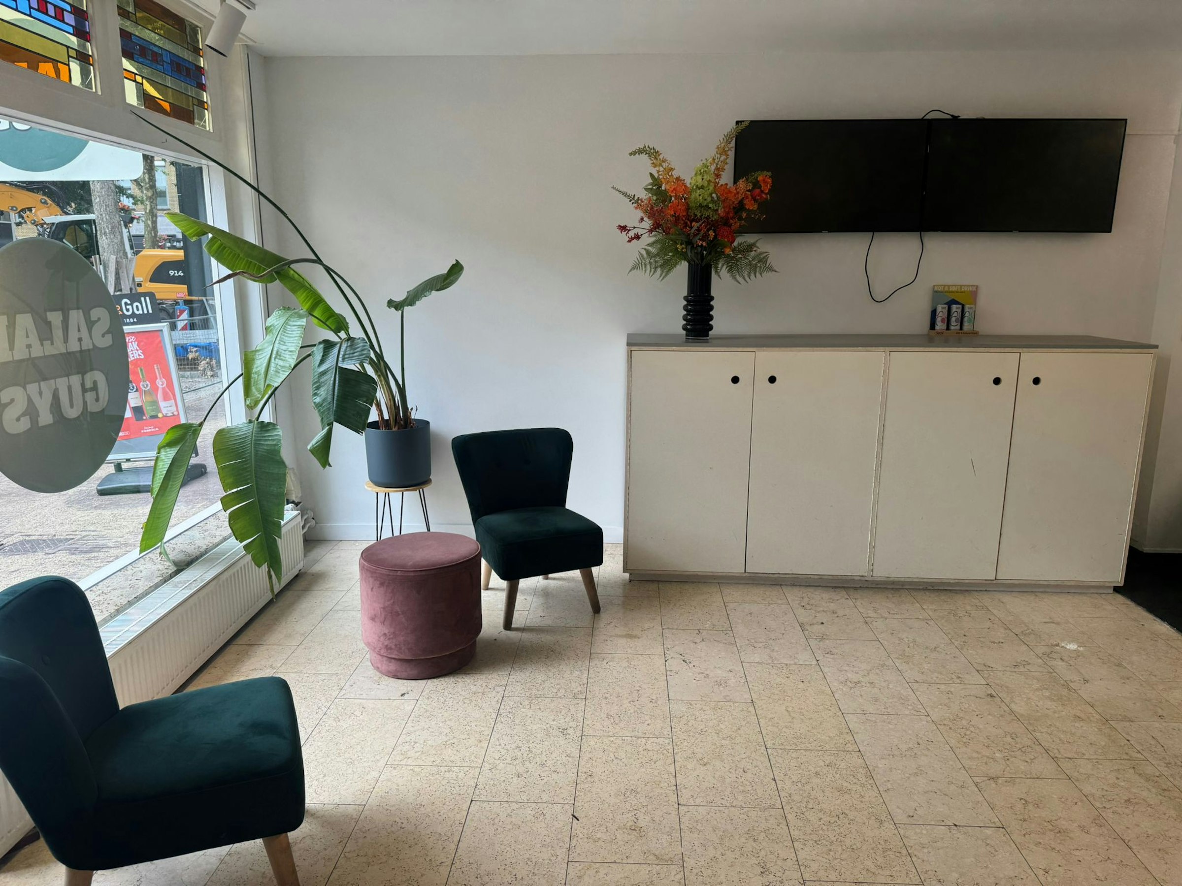 AFHAAL- EN BEZORGRESTAURANT TER OVERNAME IN HILVERSUM – 75 M² EN OVERDRAAGBAAR HUURCONTRACT — foto 3 van 11