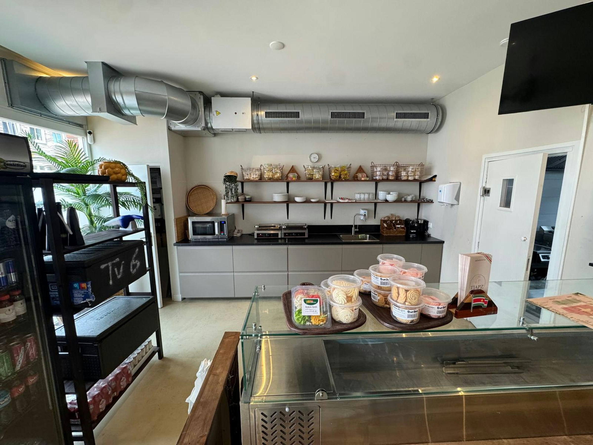 SURINAAMS RESTAURANT TER OVERNAME IN ALPHEN AAN DEN RIJN – INSTAPKLAAR — foto 4 van 12