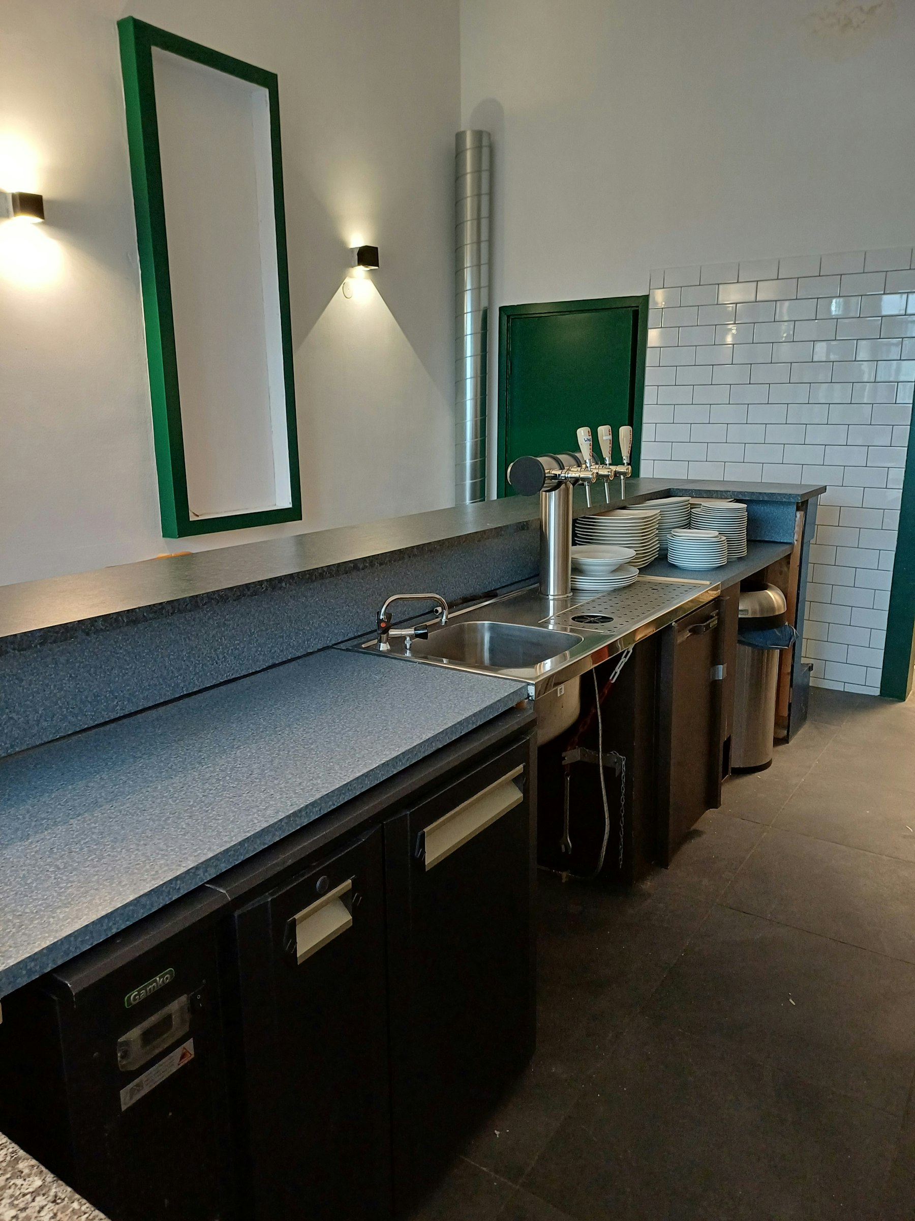 HORECAPAND TER OVERNAME IN ZWOLLE – 60 M², TERRAS EN COMPLETE INVENTARIS — foto 5 van 10
