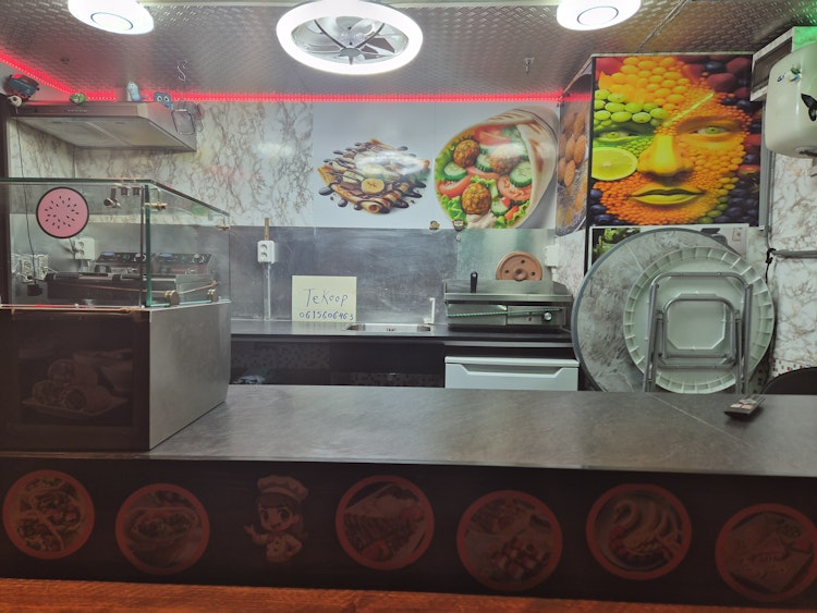 VOLLEDIG INGERICHTE FOODTRUCK TER OVERNAME IN HOORN – FIAT 230 — foto 2 van 4
