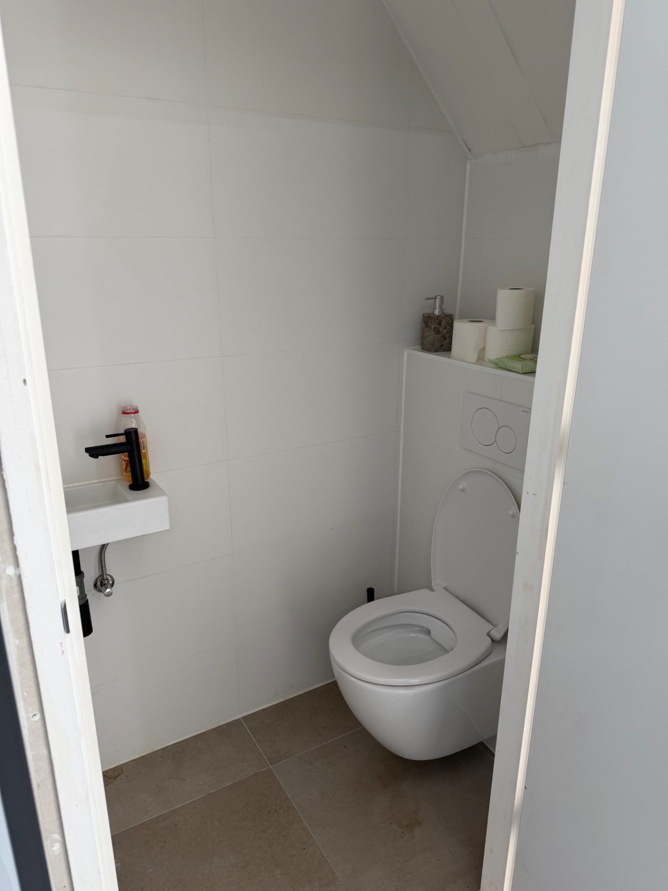 CATERINGLOCATIE TER OVERNAME IN ALMERE – 90 M² EN €35.000 OVERNAMEPRIJS — foto 14 van 14