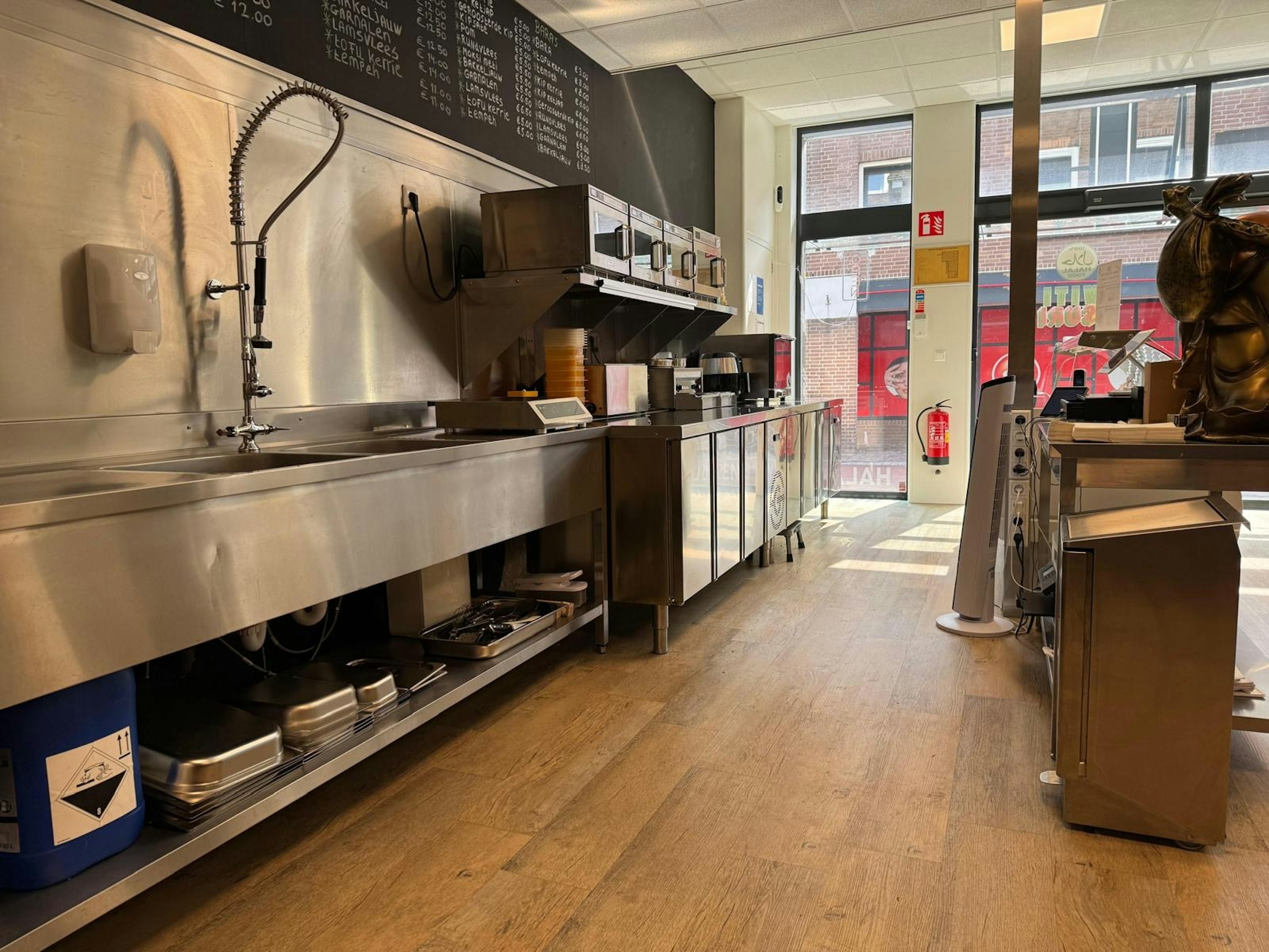 SURINAAMS AFHAALRESTAURANT TER OVERNAME IN AALSMEER – VOLLEDIG INGERICHT — foto 4 van 12
